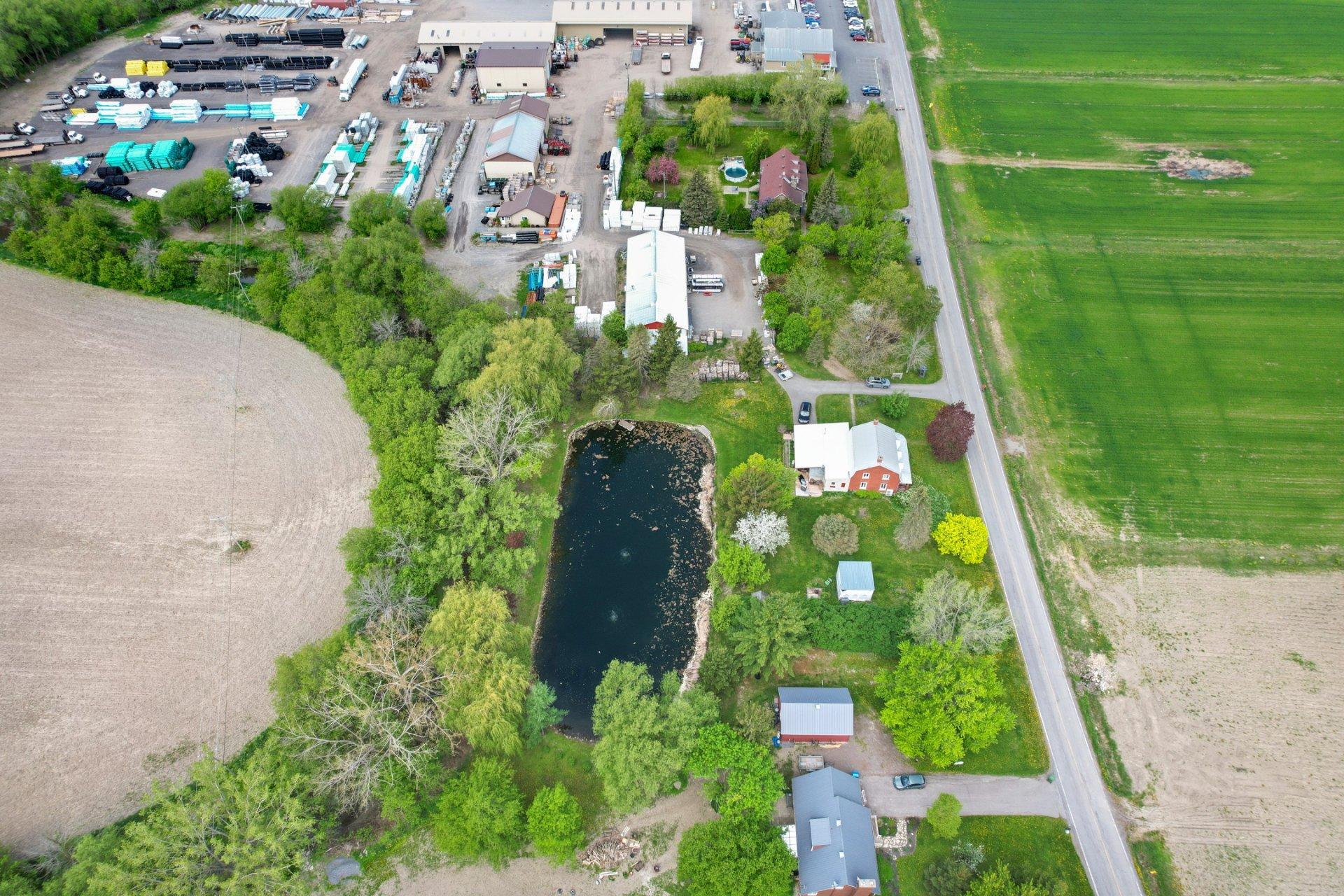 









254


Ch. de la Rivière-des-Fèves N.

,
Saint-Urbain-Premier,




QC
J0S1Y0

