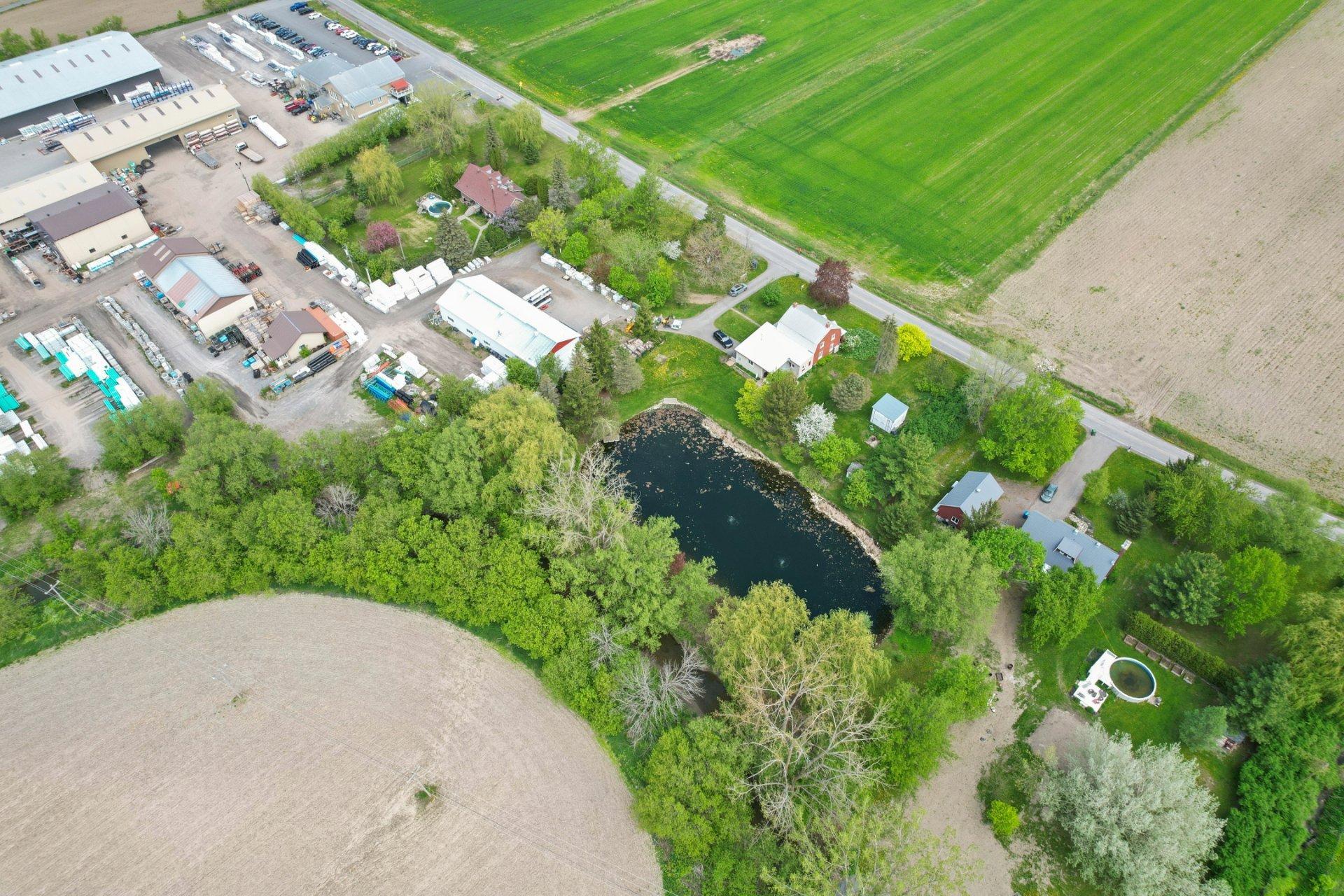 









254


Ch. de la Rivière-des-Fèves N.

,
Saint-Urbain-Premier,




QC
J0S1Y0

