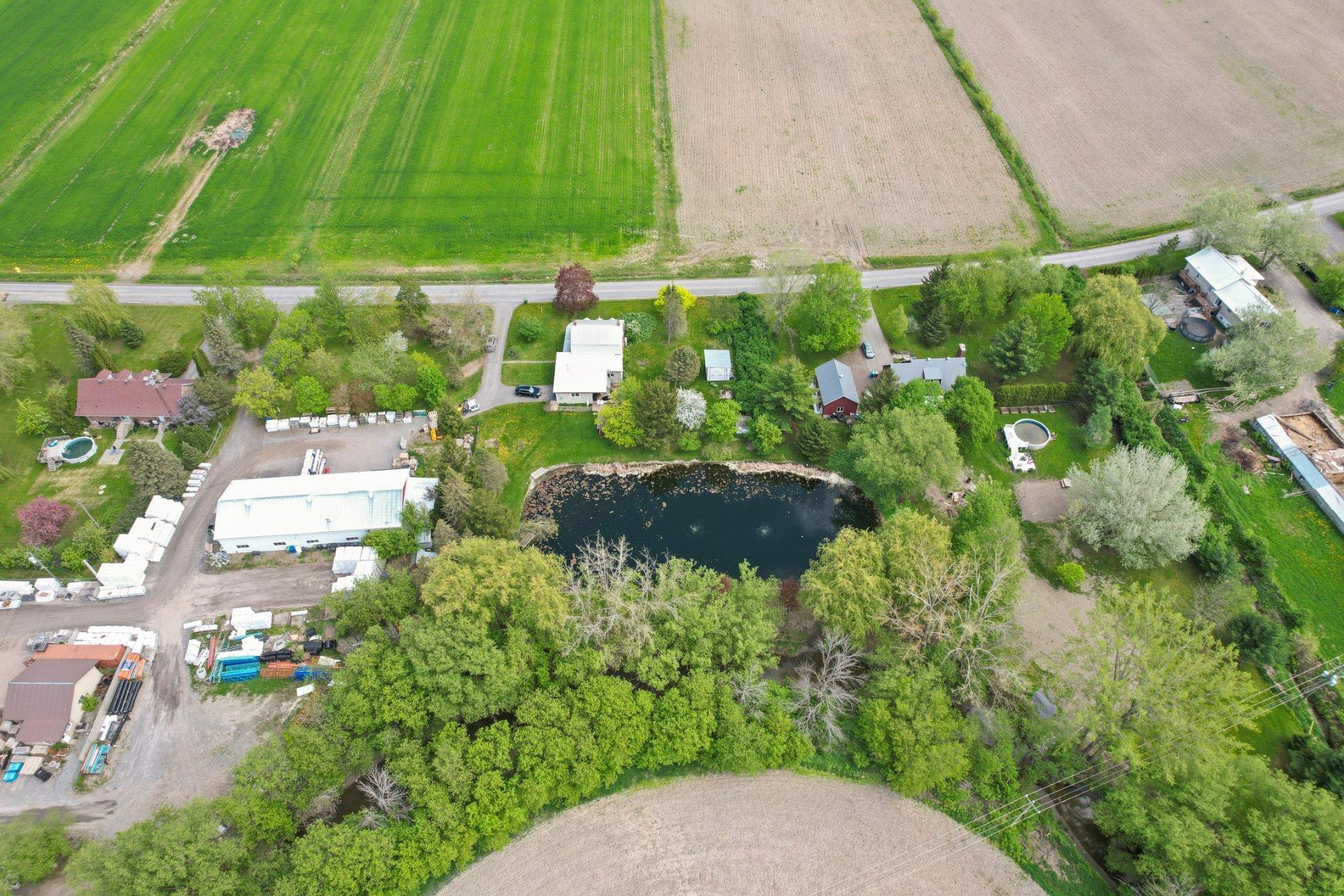









254


Ch. de la Rivière-des-Fèves N.

,
Saint-Urbain-Premier,




QC
J0S1Y0

