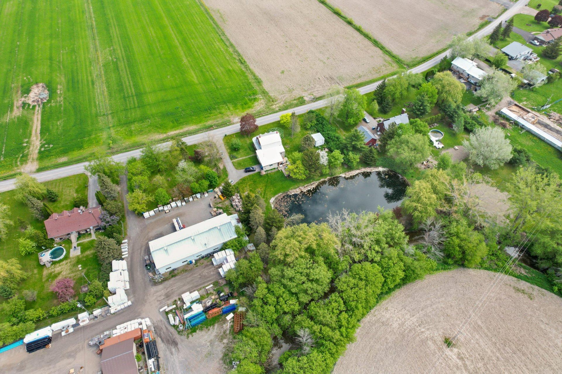 









254


Ch. de la Rivière-des-Fèves N.

,
Saint-Urbain-Premier,




QC
J0S1Y0

