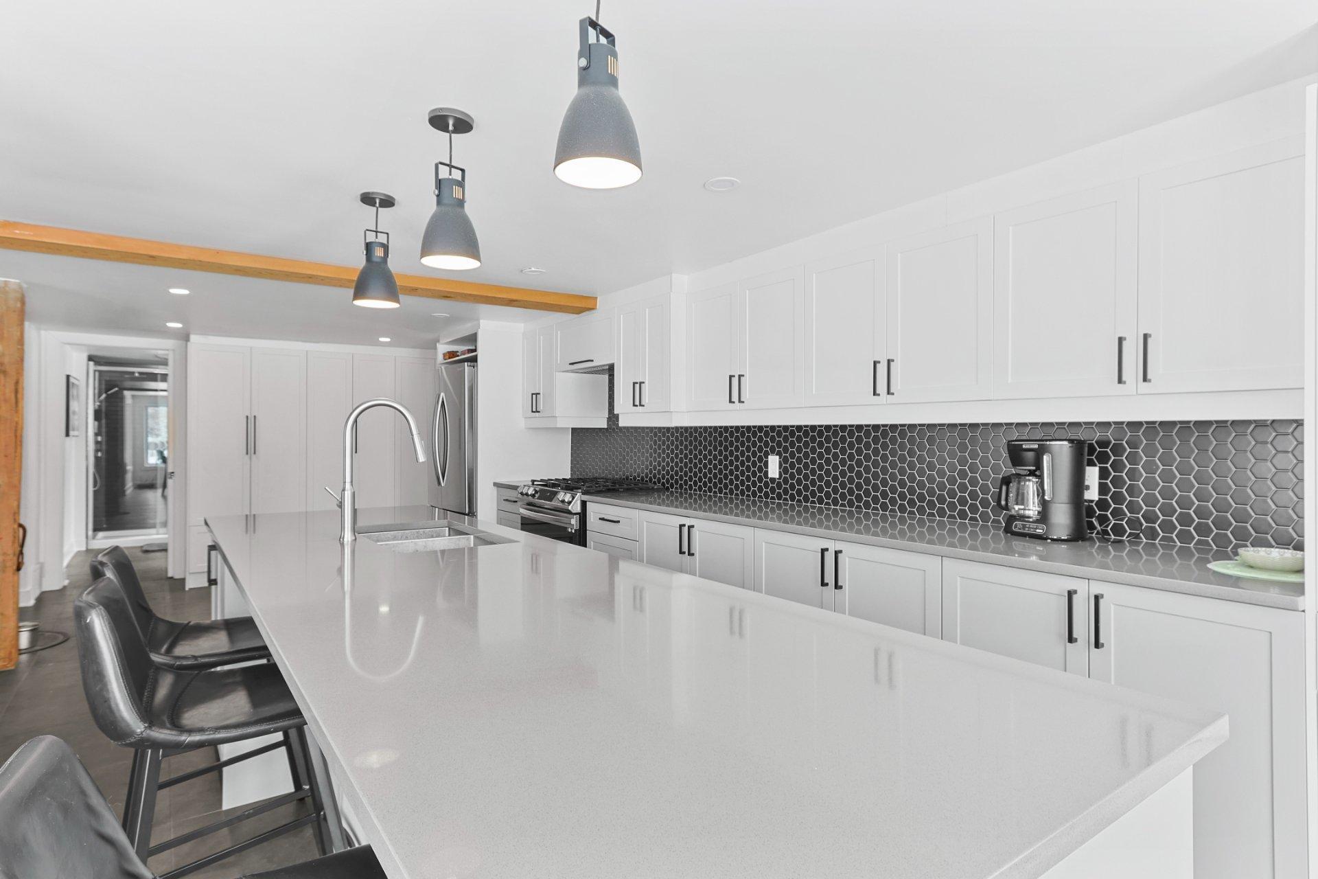 









254


Ch. de la Rivière-des-Fèves N.

,
Saint-Urbain-Premier,




QC
J0S1Y0

