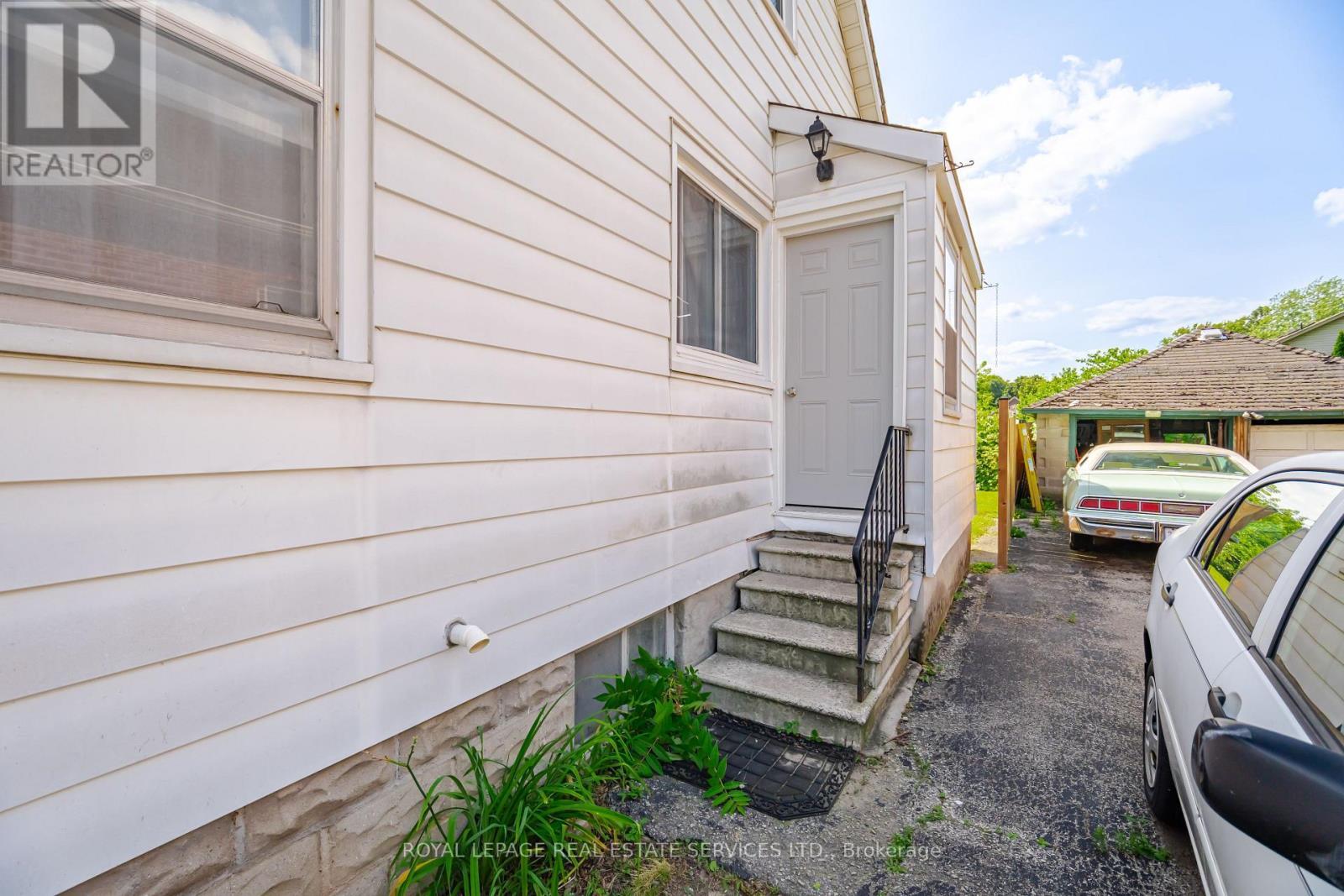 












2149 CAROLINE STREET

,
Burlington,




Ontario
L7R1L7

