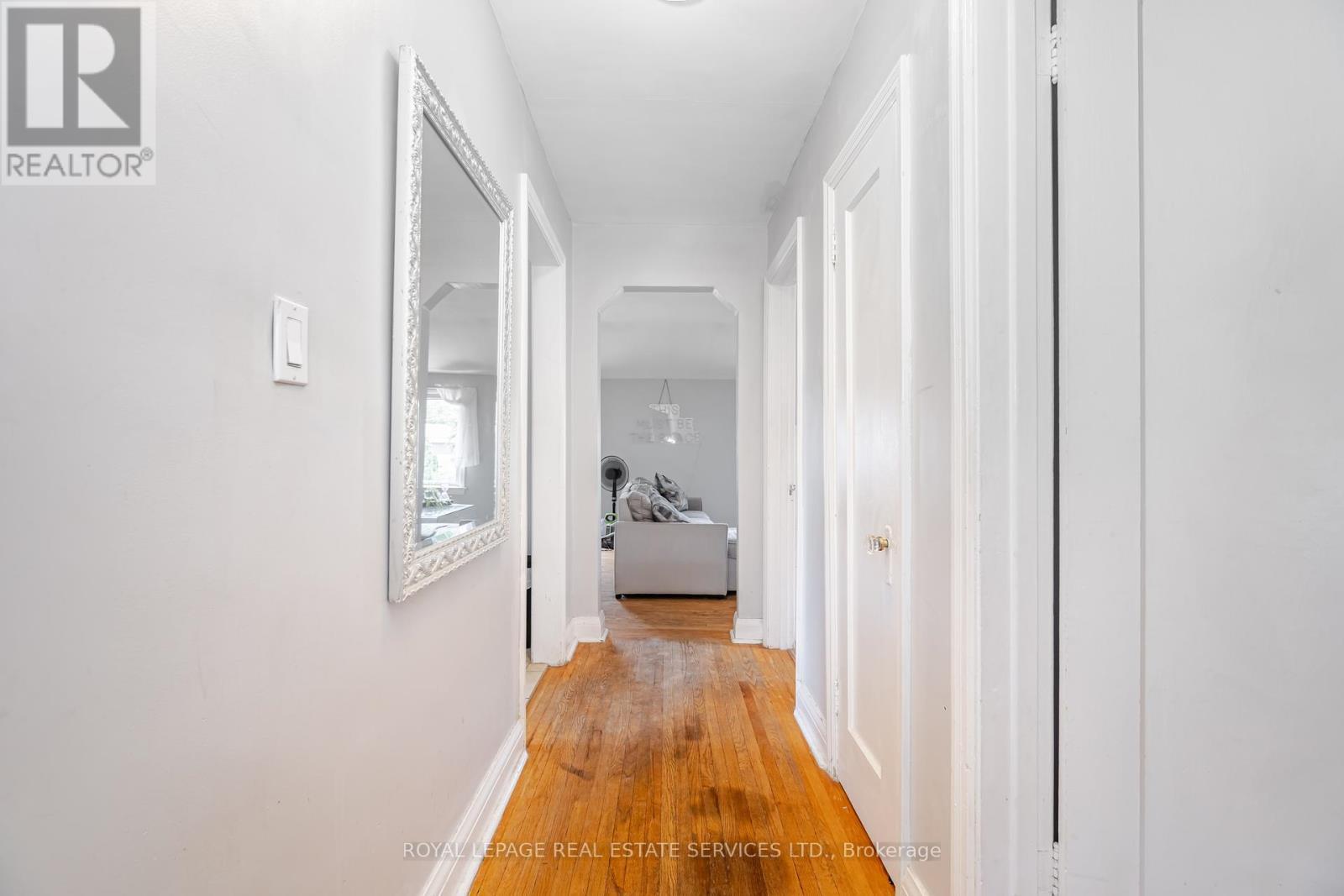 












2149 CAROLINE STREET

,
Burlington,




Ontario
L7R1L7

