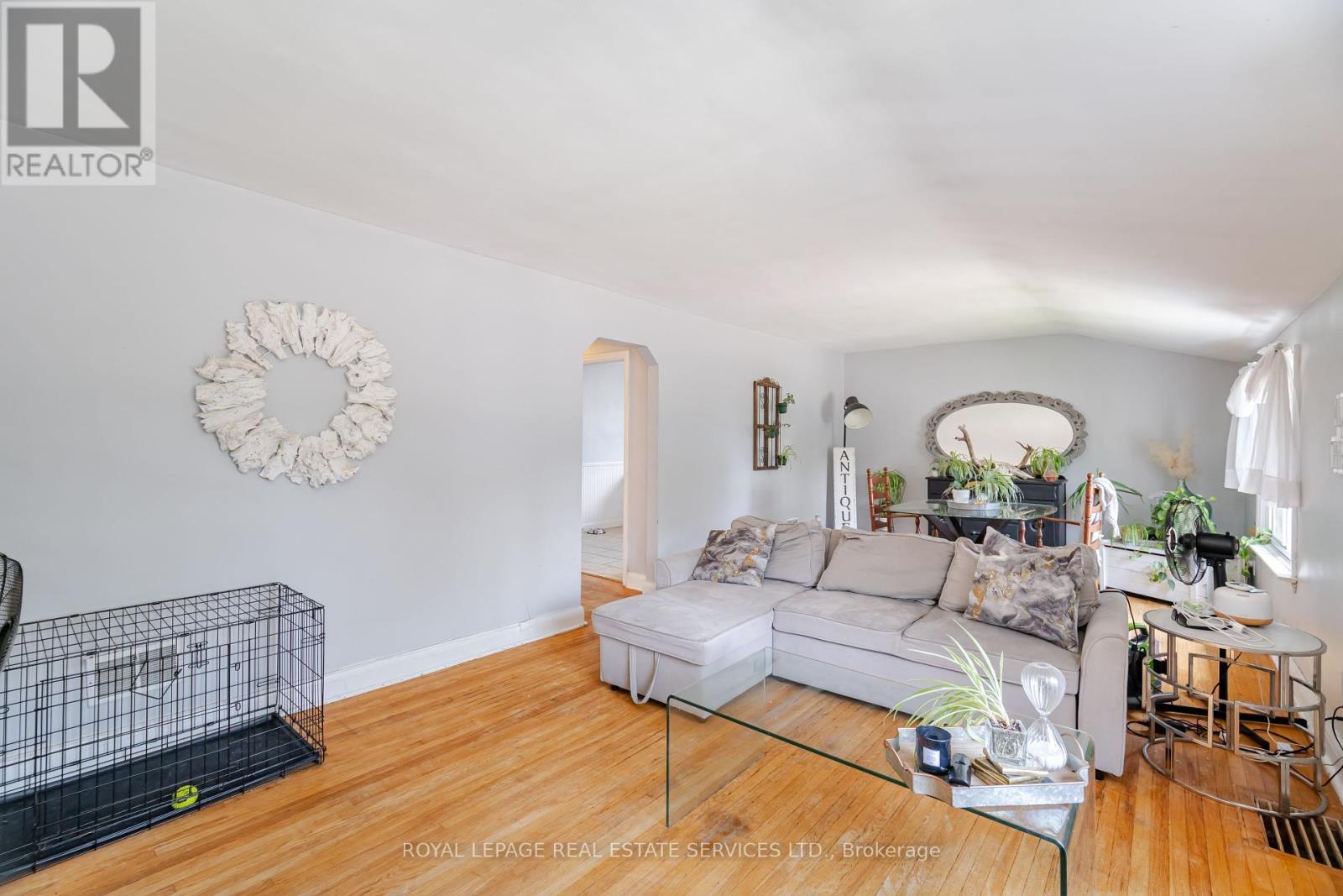 












2149 CAROLINE STREET

,
Burlington,




Ontario
L7R1L7

