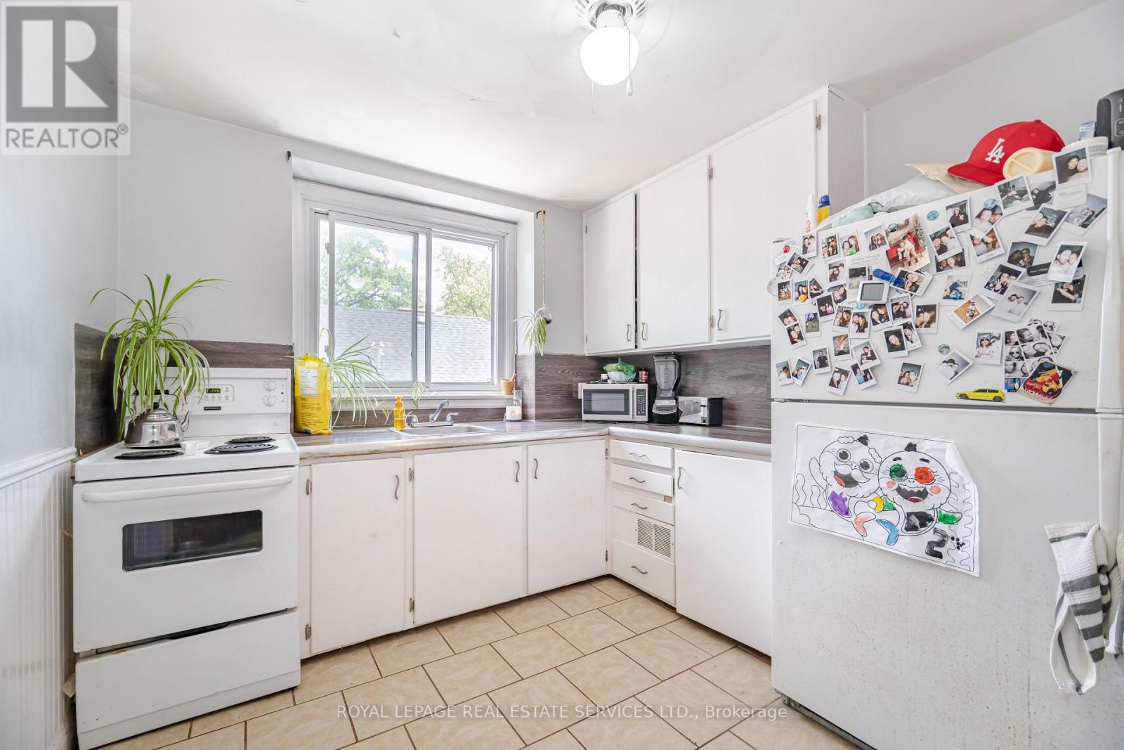 












2149 CAROLINE STREET

,
Burlington,




Ontario
L7R1L7


