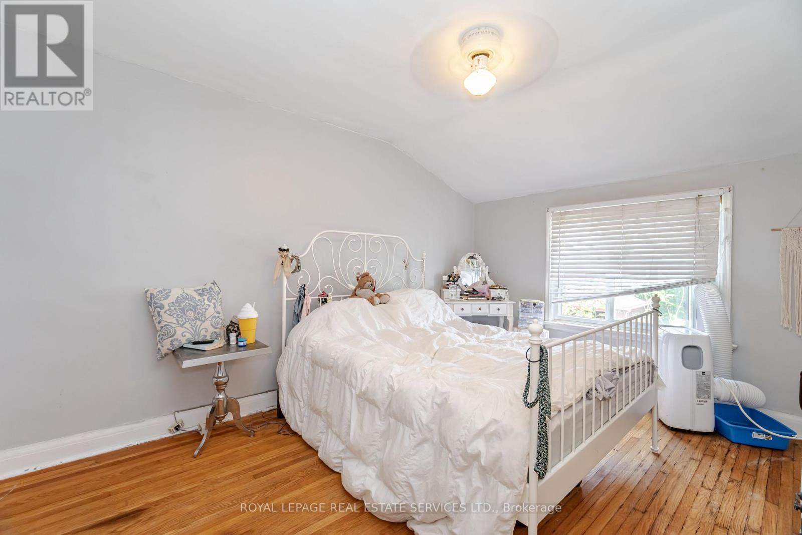 












2149 CAROLINE STREET

,
Burlington,




Ontario
L7R1L7

