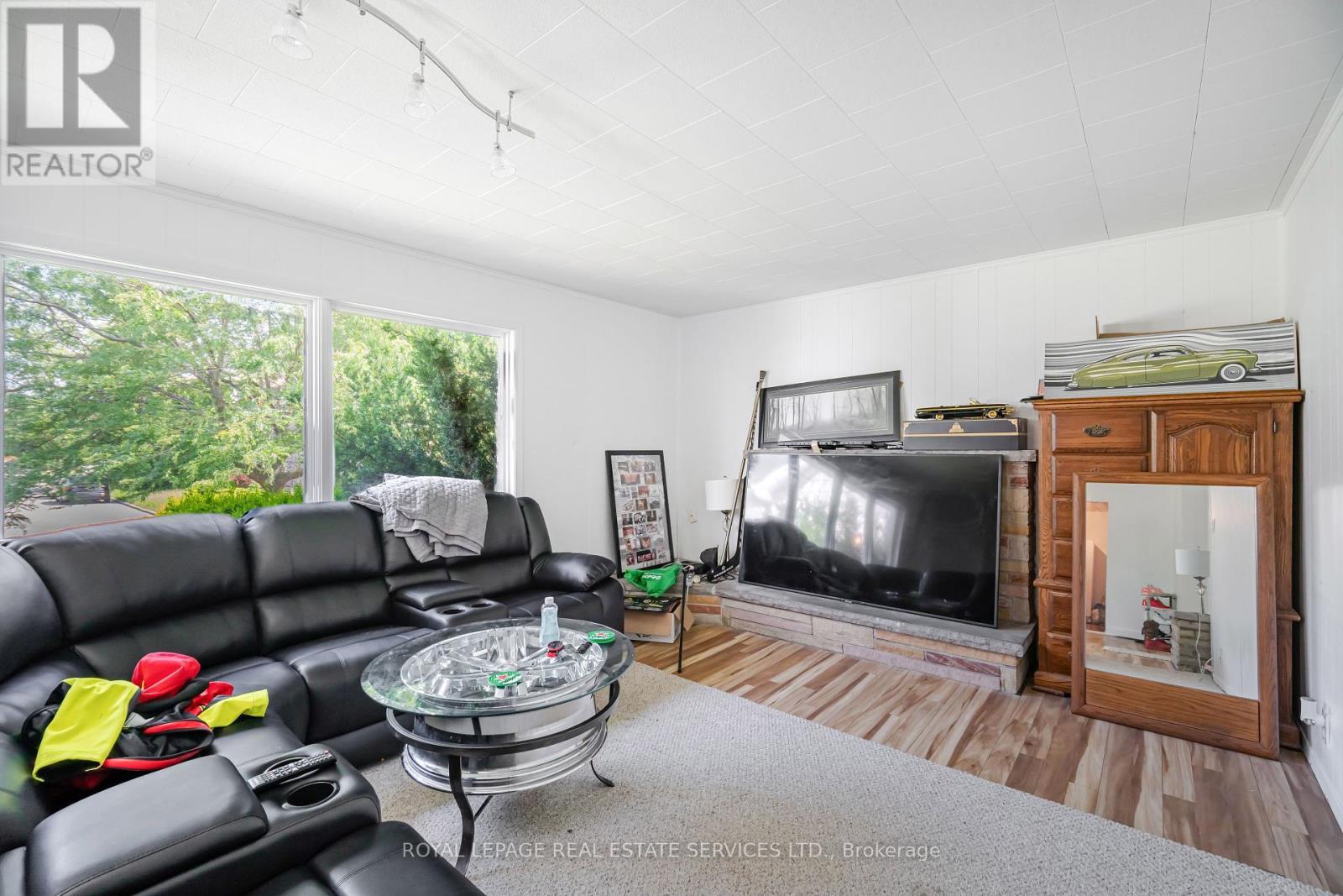 












2149 CAROLINE STREET

,
Burlington,




Ontario
L7R1L7

