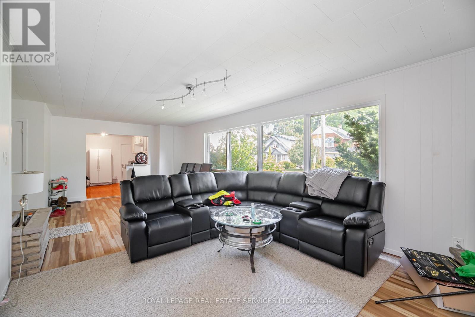 












2149 CAROLINE STREET

,
Burlington,




Ontario
L7R1L7

