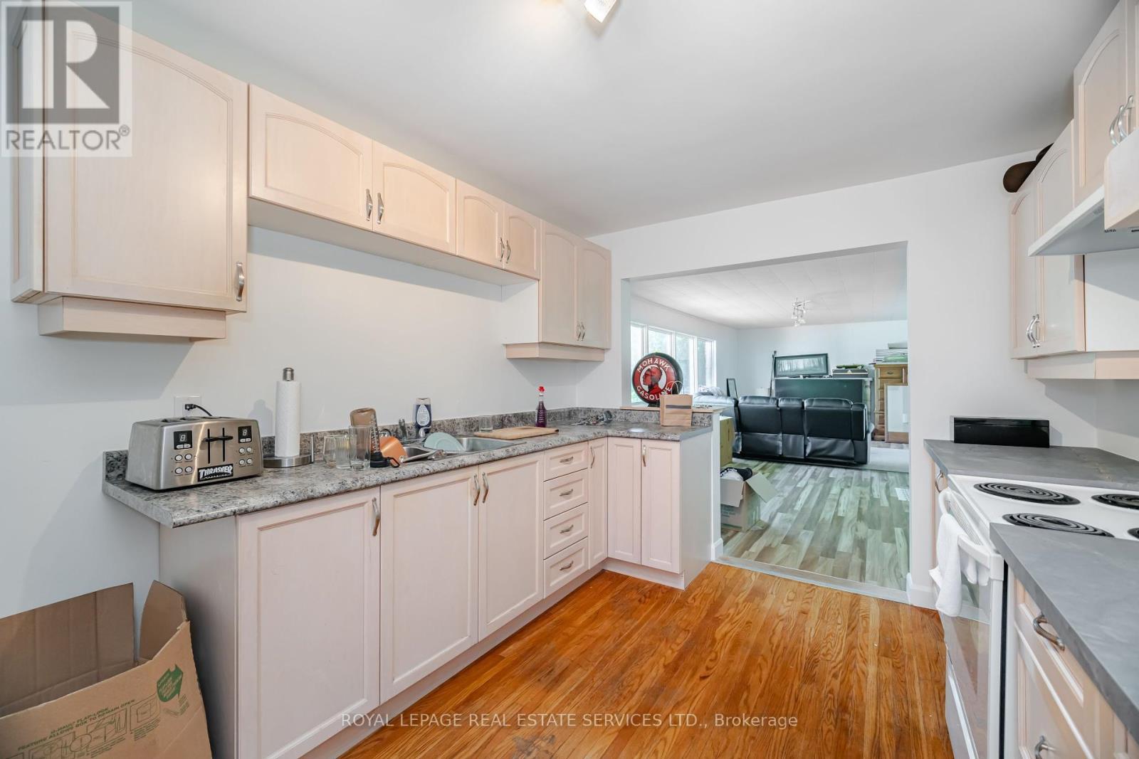 












2149 CAROLINE STREET

,
Burlington,




Ontario
L7R1L7

