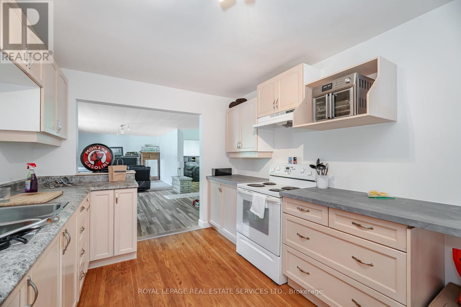 












2149 CAROLINE STREET

,
Burlington,




Ontario
L7R1L7

