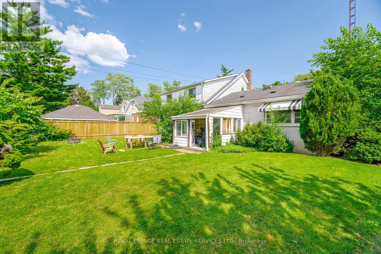 












2149 CAROLINE STREET

,
Burlington,




Ontario
L7R1L7

