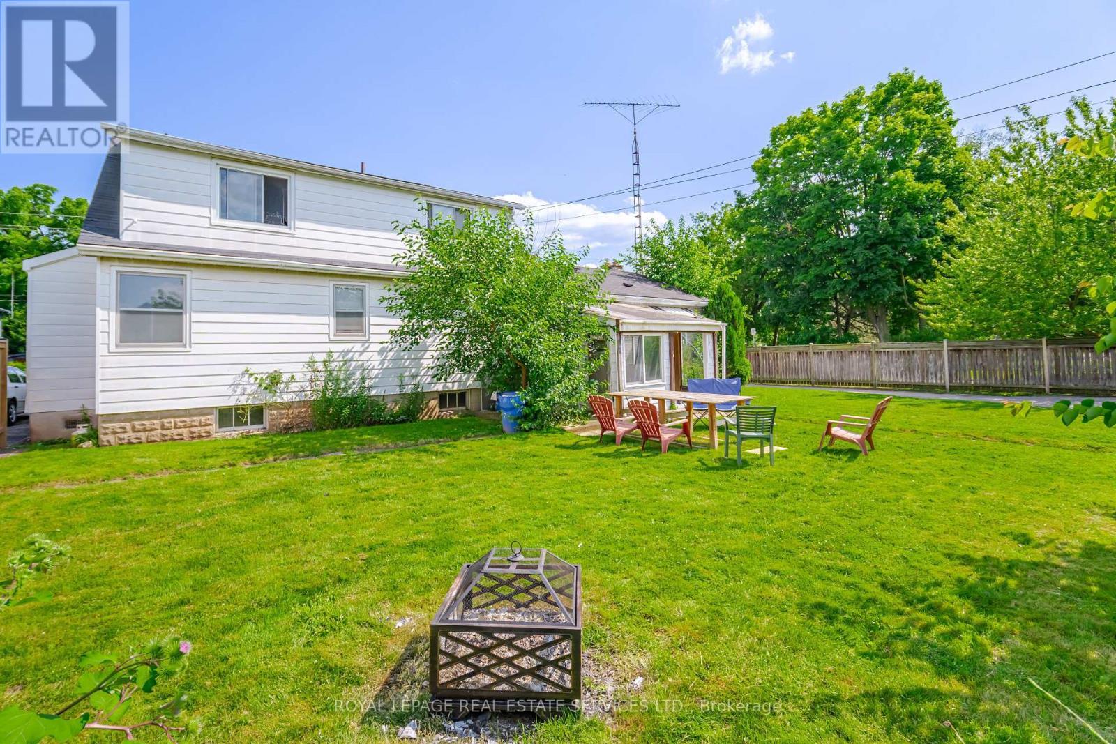 












2149 CAROLINE STREET

,
Burlington,




Ontario
L7R1L7

