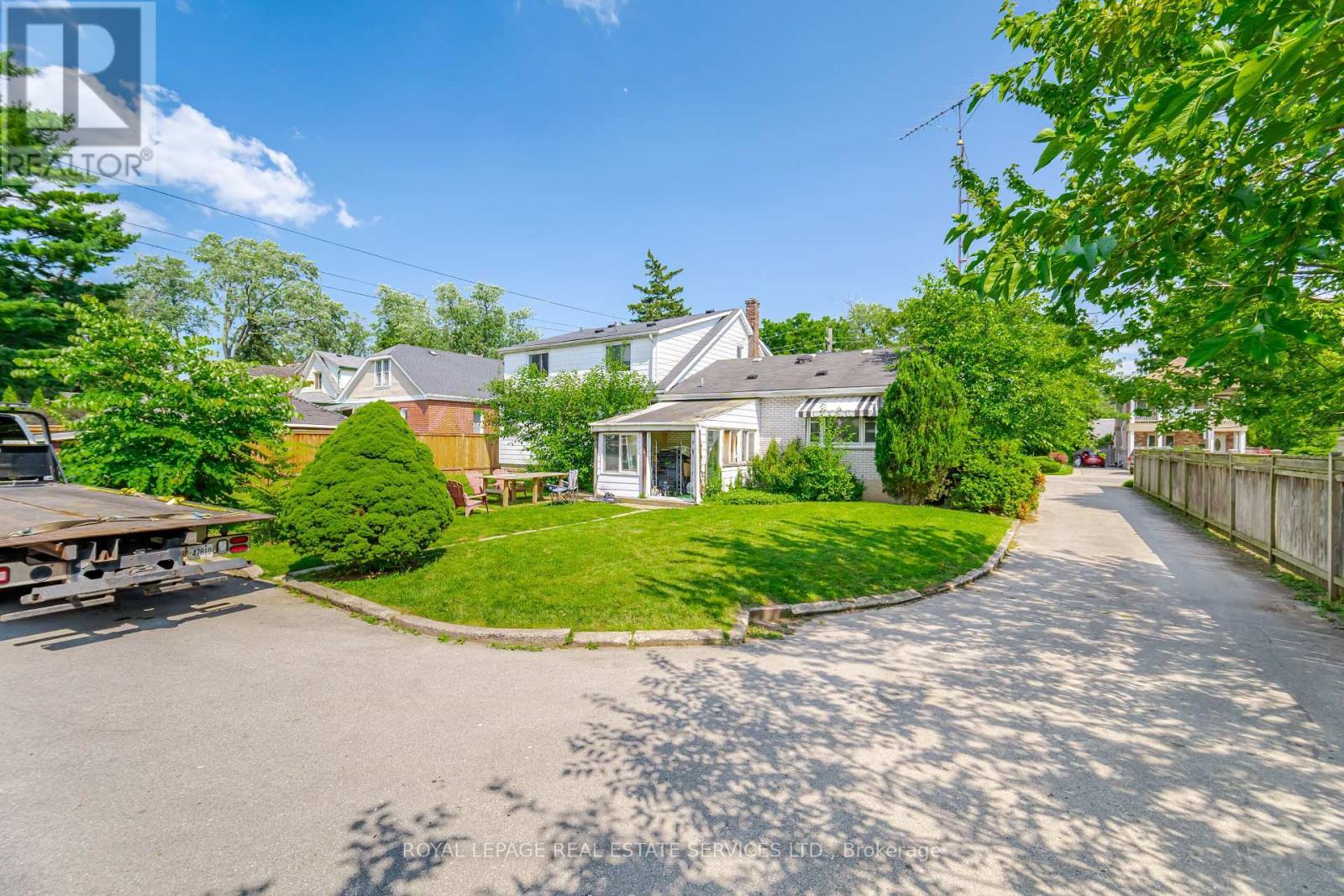 












2149 CAROLINE STREET

,
Burlington,




Ontario
L7R1L7

