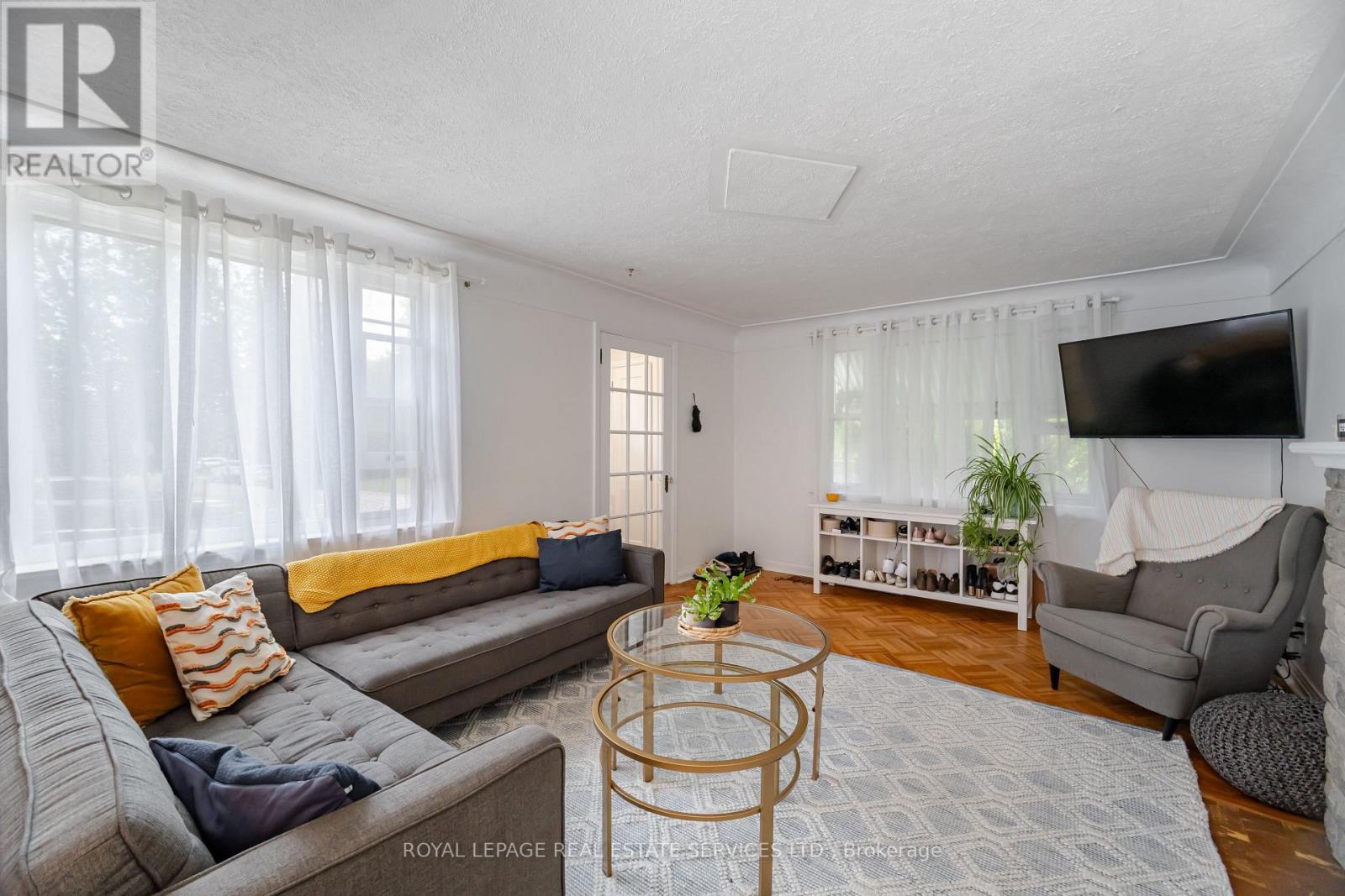 












2149 CAROLINE STREET

,
Burlington,




Ontario
L7R1L7

