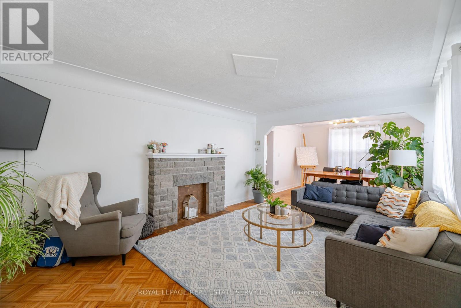 












2149 CAROLINE STREET

,
Burlington,




Ontario
L7R1L7

