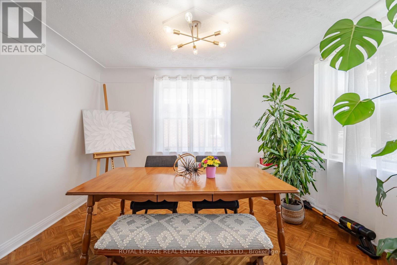 












2149 CAROLINE STREET

,
Burlington,




Ontario
L7R1L7

