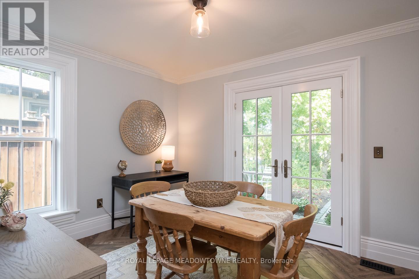 












49 JAMES STREET

,
Milton,




Ontario
L9T2P5

