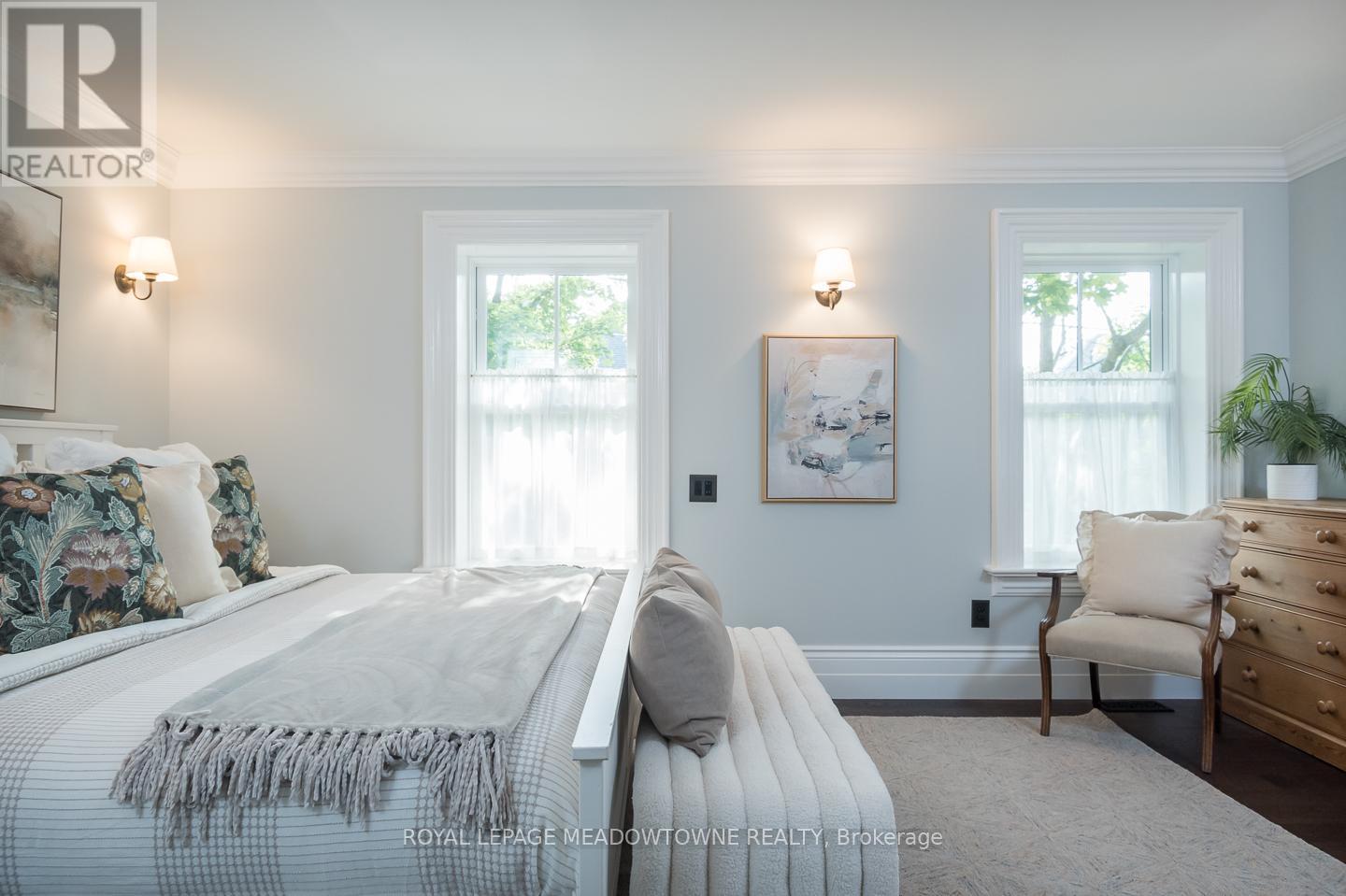 












49 JAMES STREET

,
Milton,




Ontario
L9T2P5

