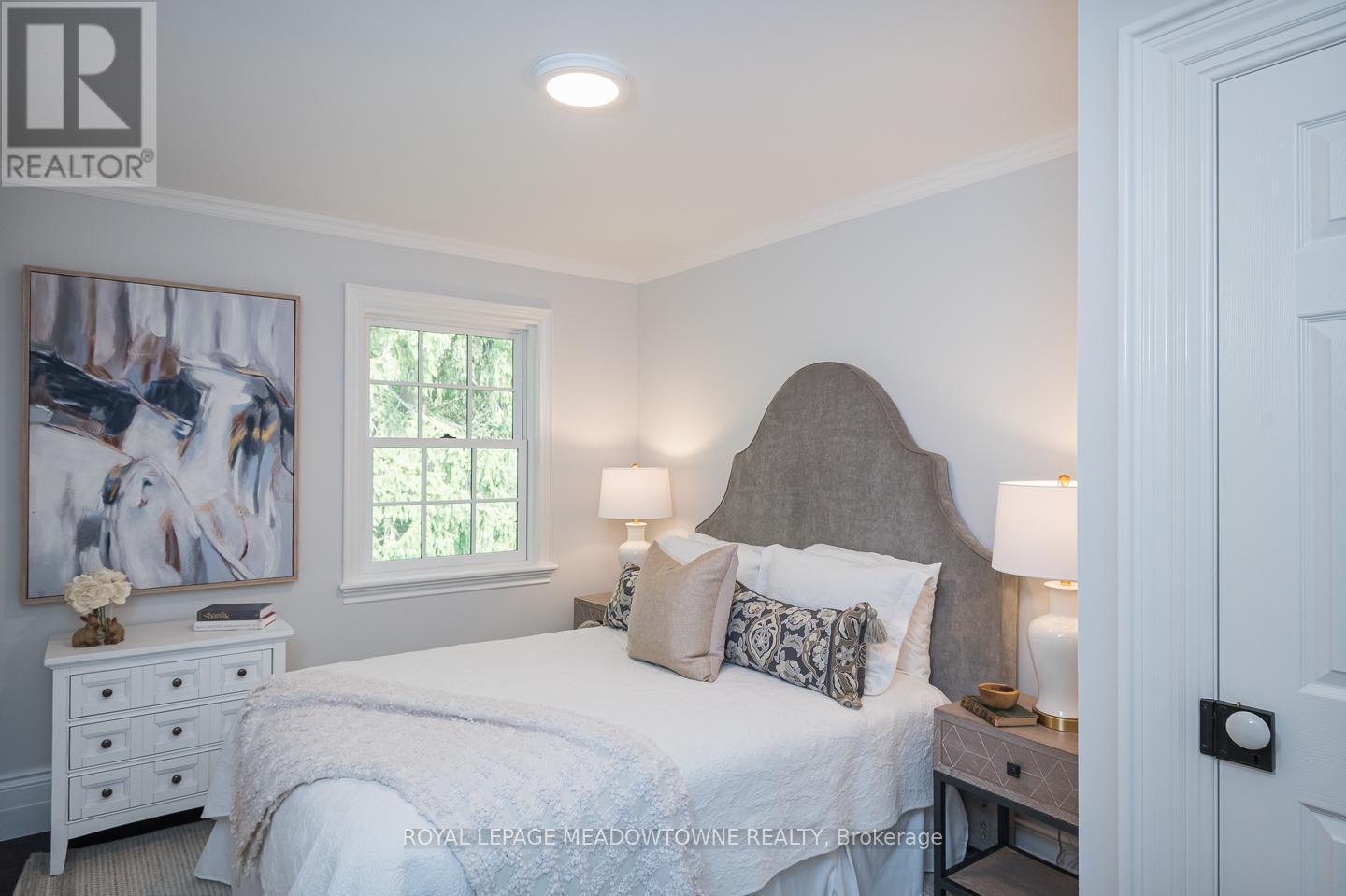 












49 JAMES STREET

,
Milton,




Ontario
L9T2P5

