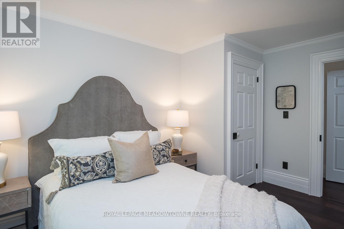 












49 JAMES STREET

,
Milton,




Ontario
L9T2P5

