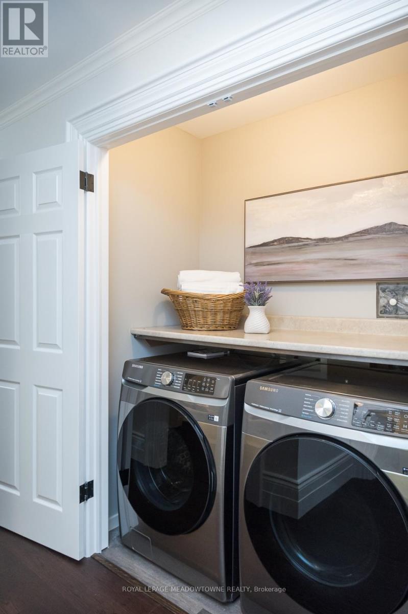 












49 JAMES STREET

,
Milton,




Ontario
L9T2P5

