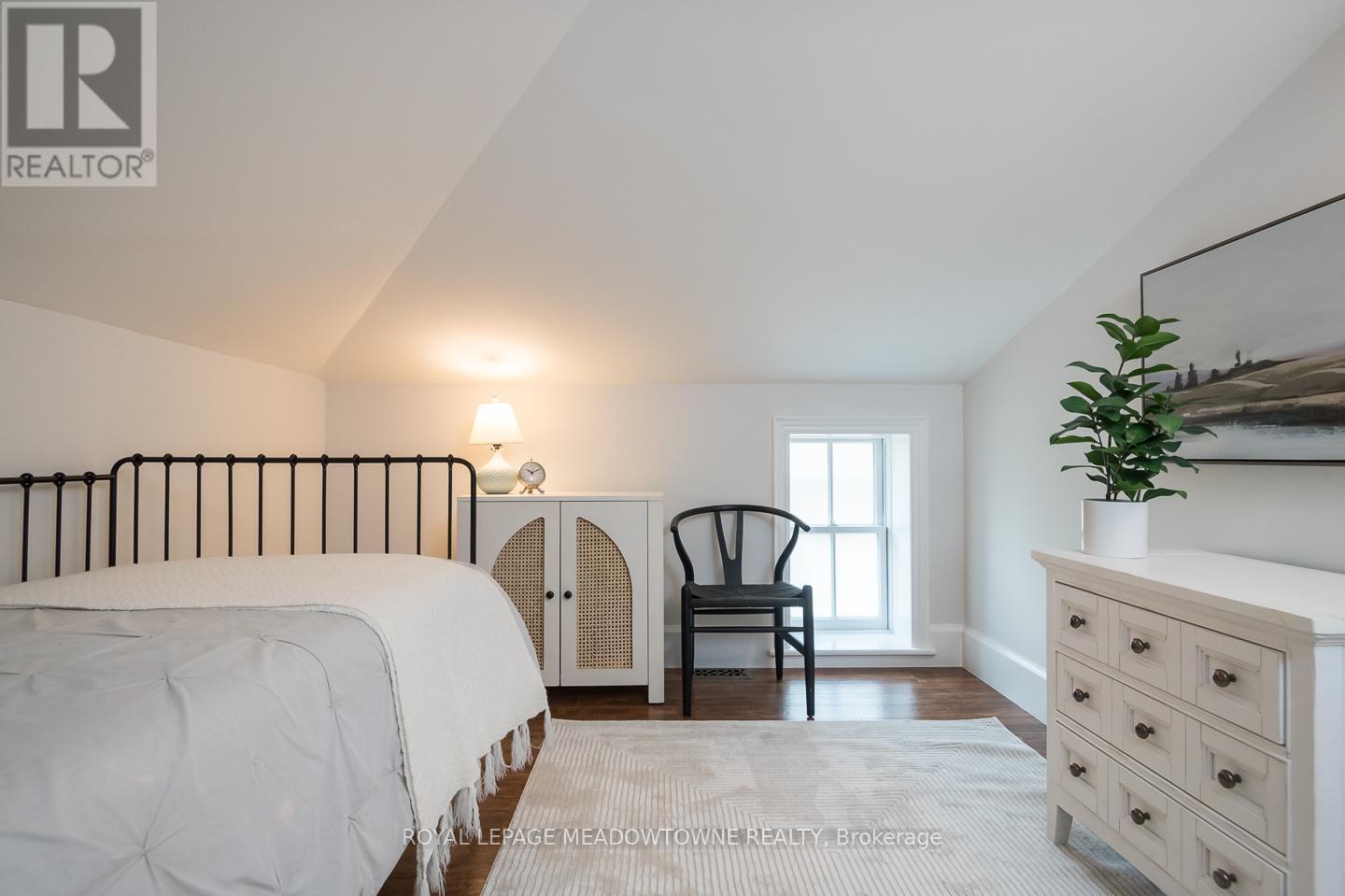 












49 JAMES STREET

,
Milton,




Ontario
L9T2P5

