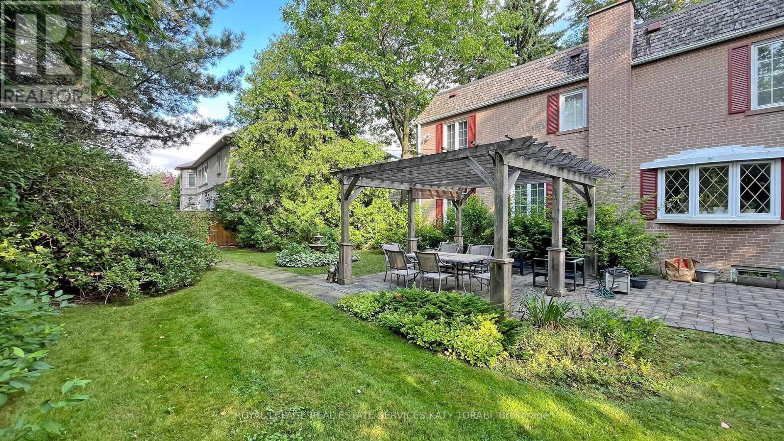 












31 SAINTFIELD AVENUE

,
Toronto,




Ontario
M3C2M7

