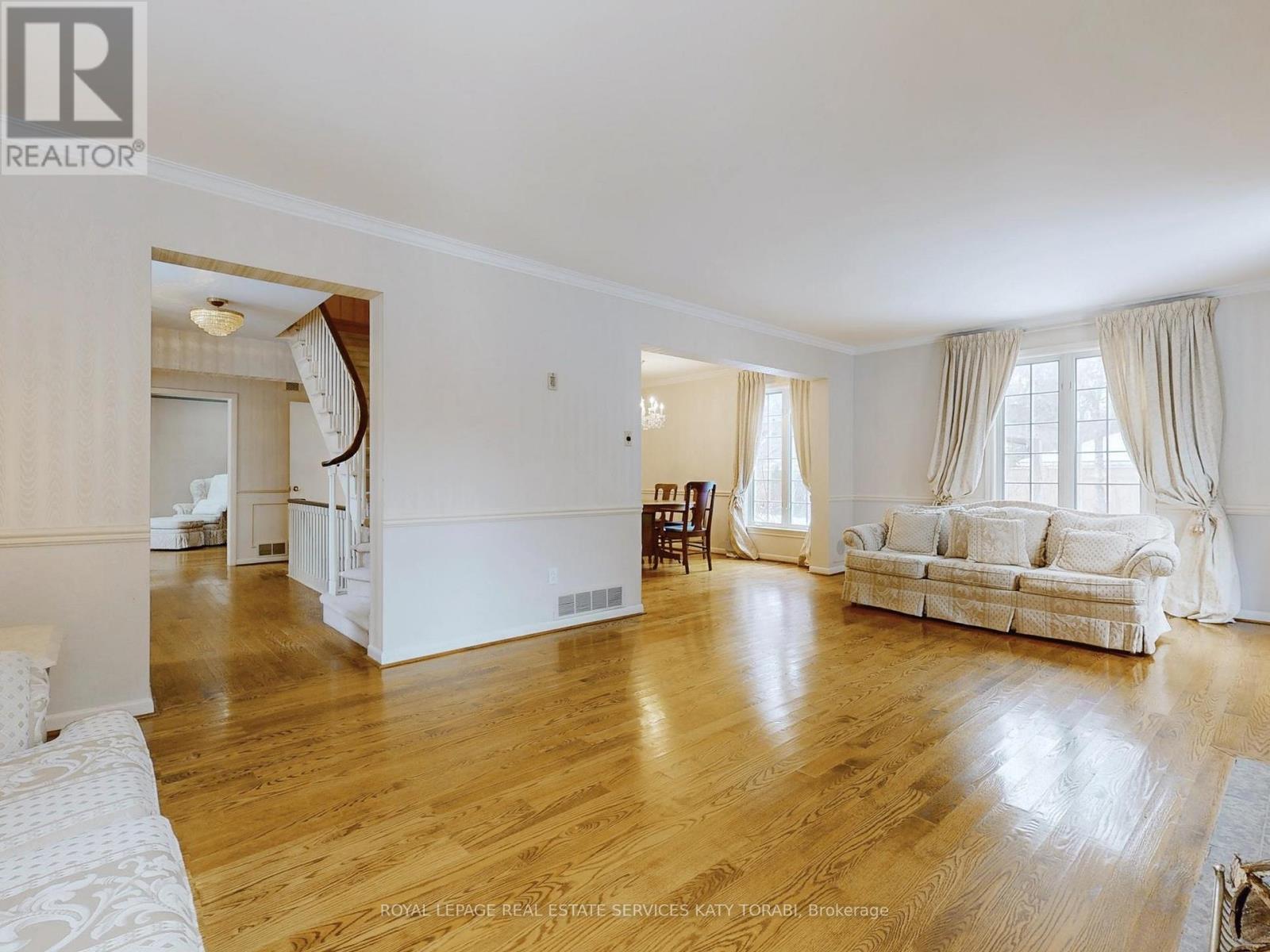 












31 SAINTFIELD AVENUE

,
Toronto,




Ontario
M3C2M7

