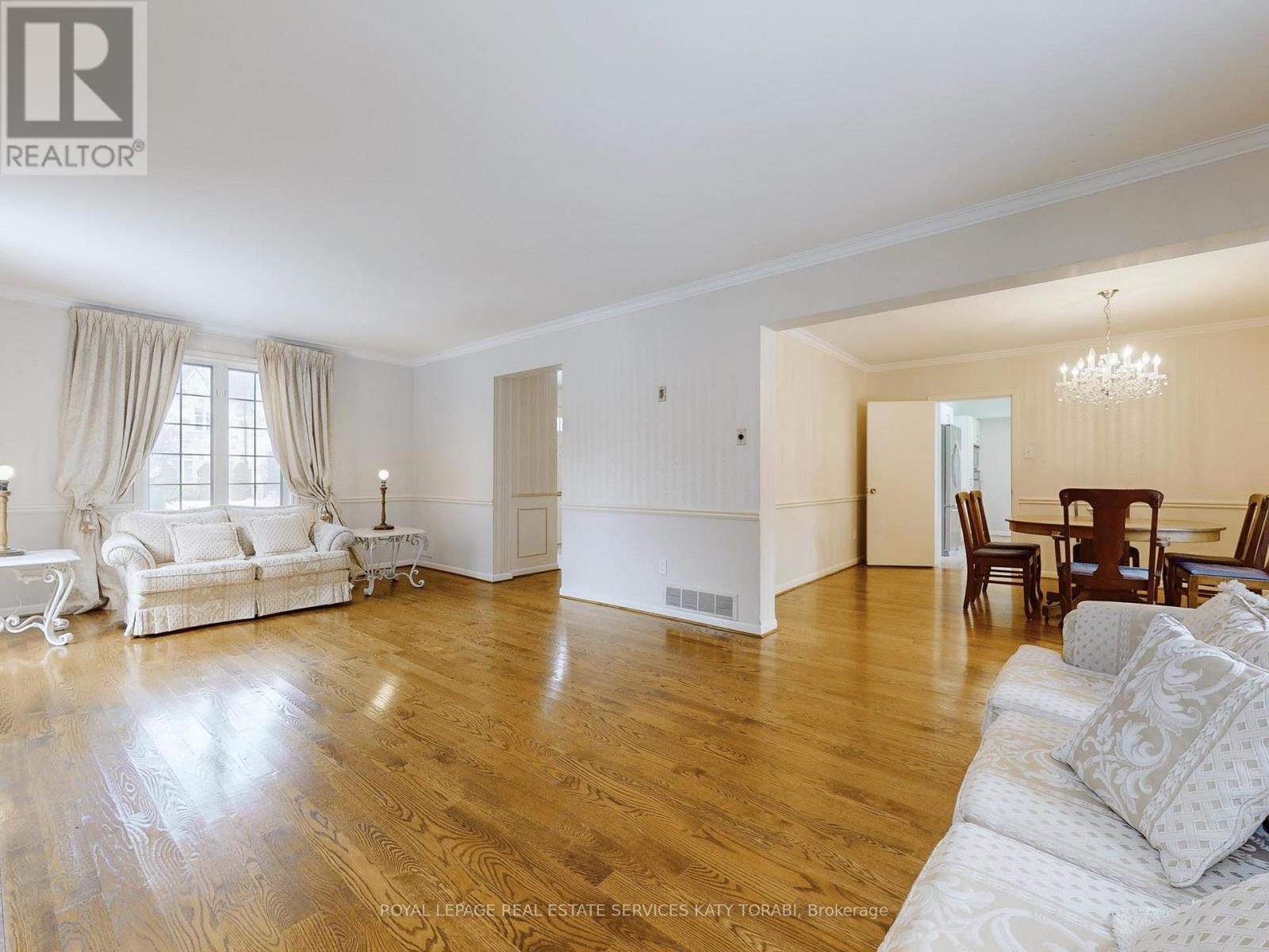 












31 SAINTFIELD AVENUE

,
Toronto,




Ontario
M3C2M7

