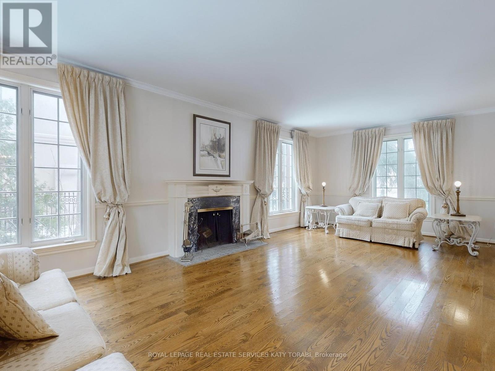 












31 SAINTFIELD AVENUE

,
Toronto,




Ontario
M3C2M7

