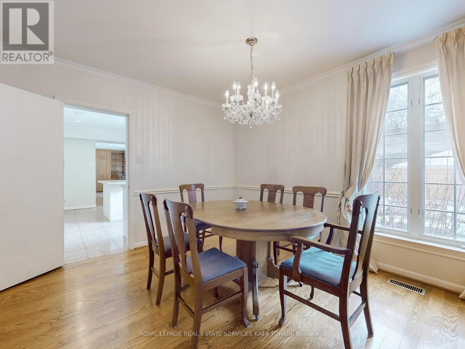 












31 SAINTFIELD AVENUE

,
Toronto,




Ontario
M3C2M7

