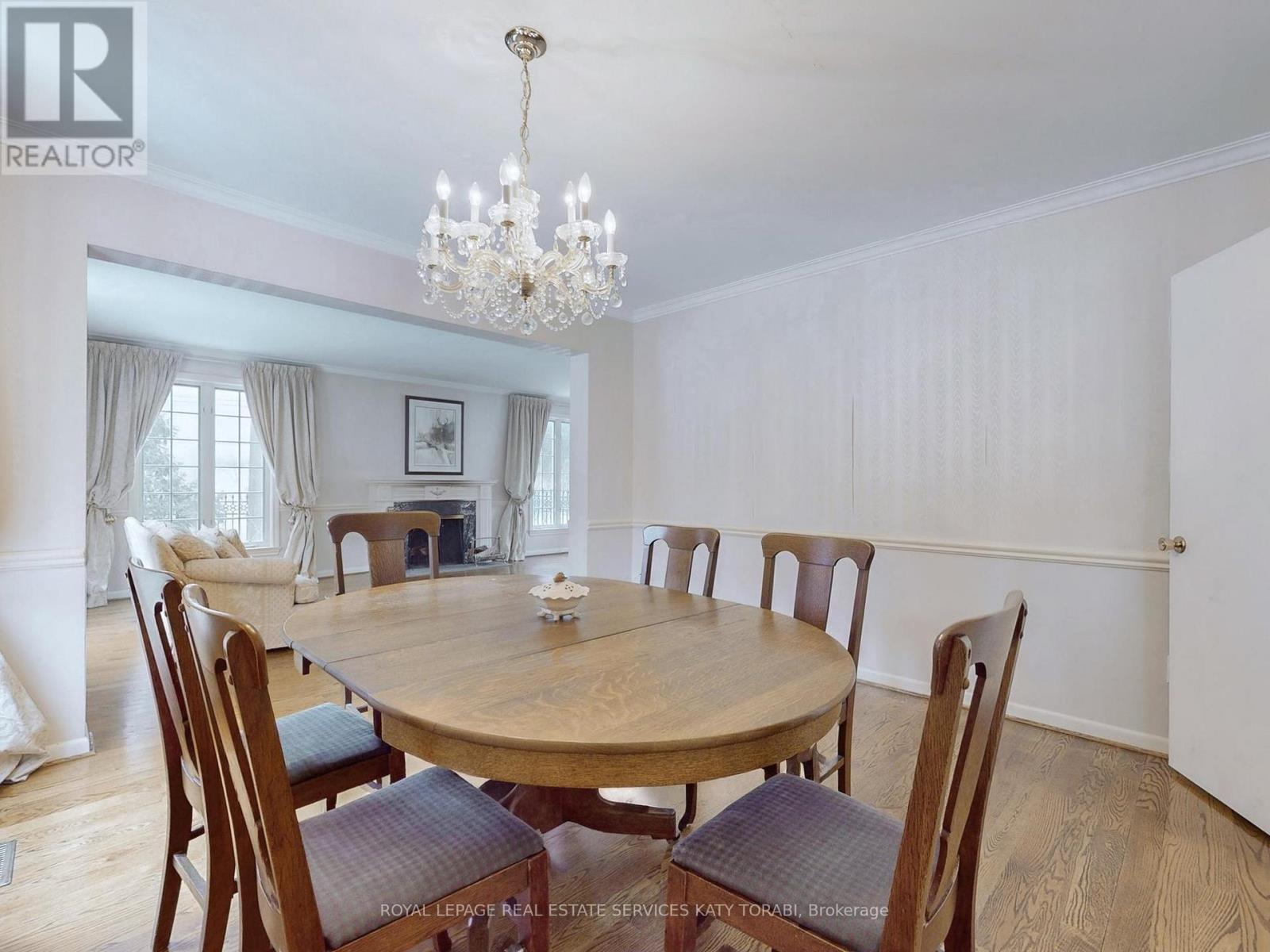 












31 SAINTFIELD AVENUE

,
Toronto,




Ontario
M3C2M7

