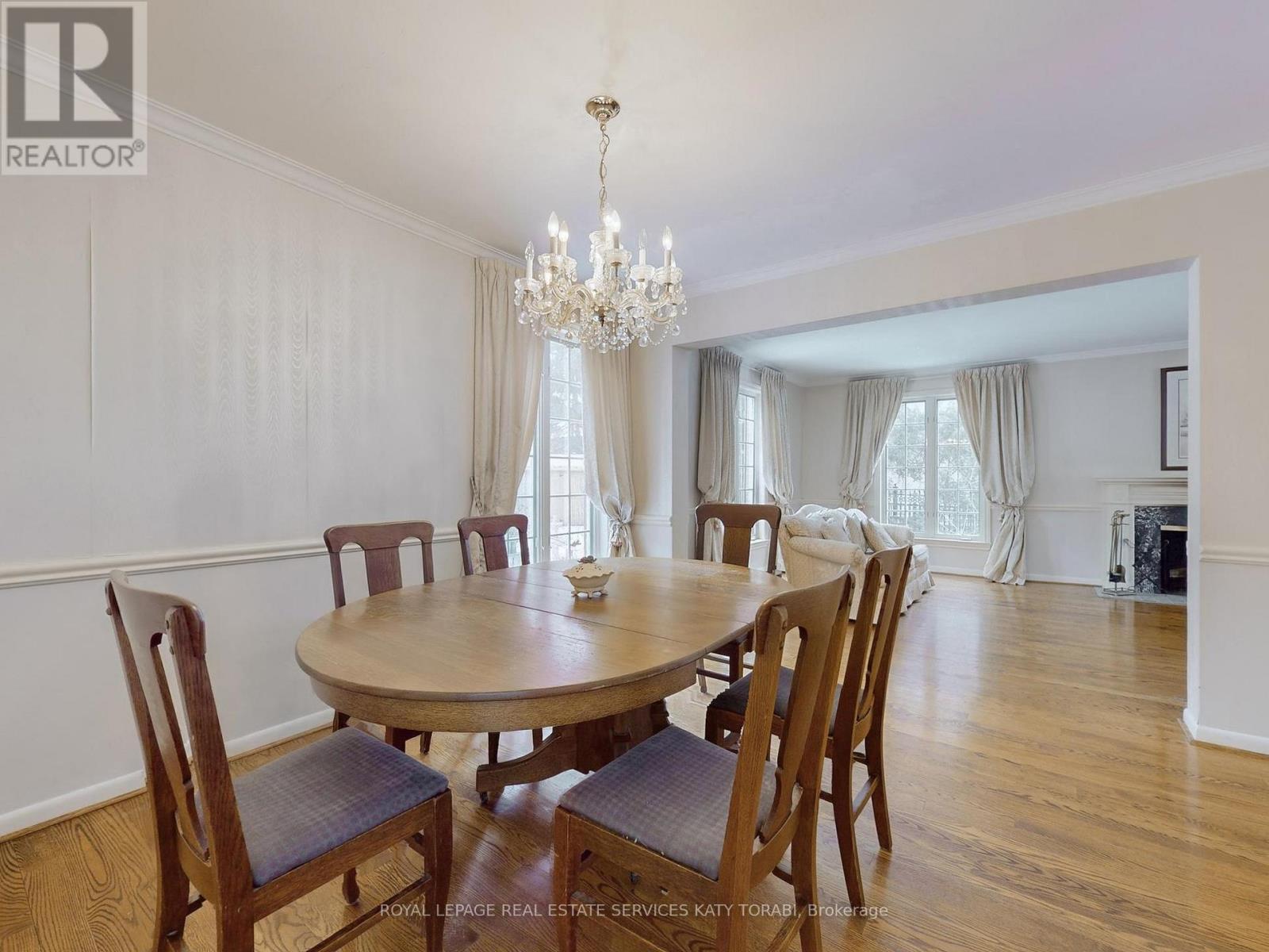 












31 SAINTFIELD AVENUE

,
Toronto,




Ontario
M3C2M7

