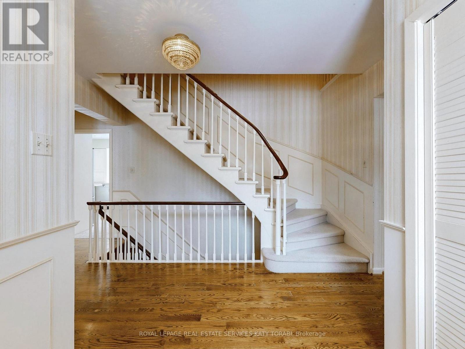 












31 SAINTFIELD AVENUE

,
Toronto,




Ontario
M3C2M7


