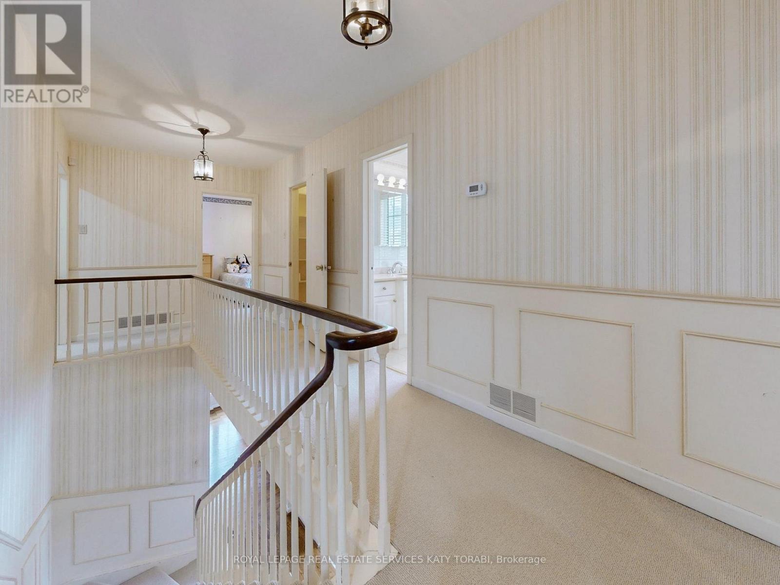












31 SAINTFIELD AVENUE

,
Toronto,




Ontario
M3C2M7

