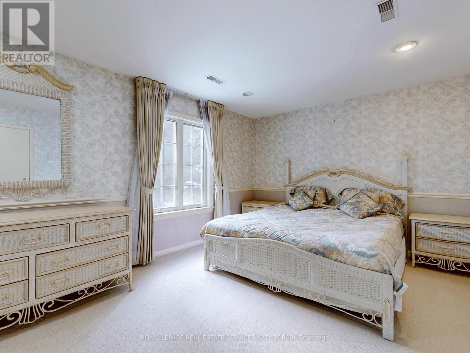 












31 SAINTFIELD AVENUE

,
Toronto,




Ontario
M3C2M7

