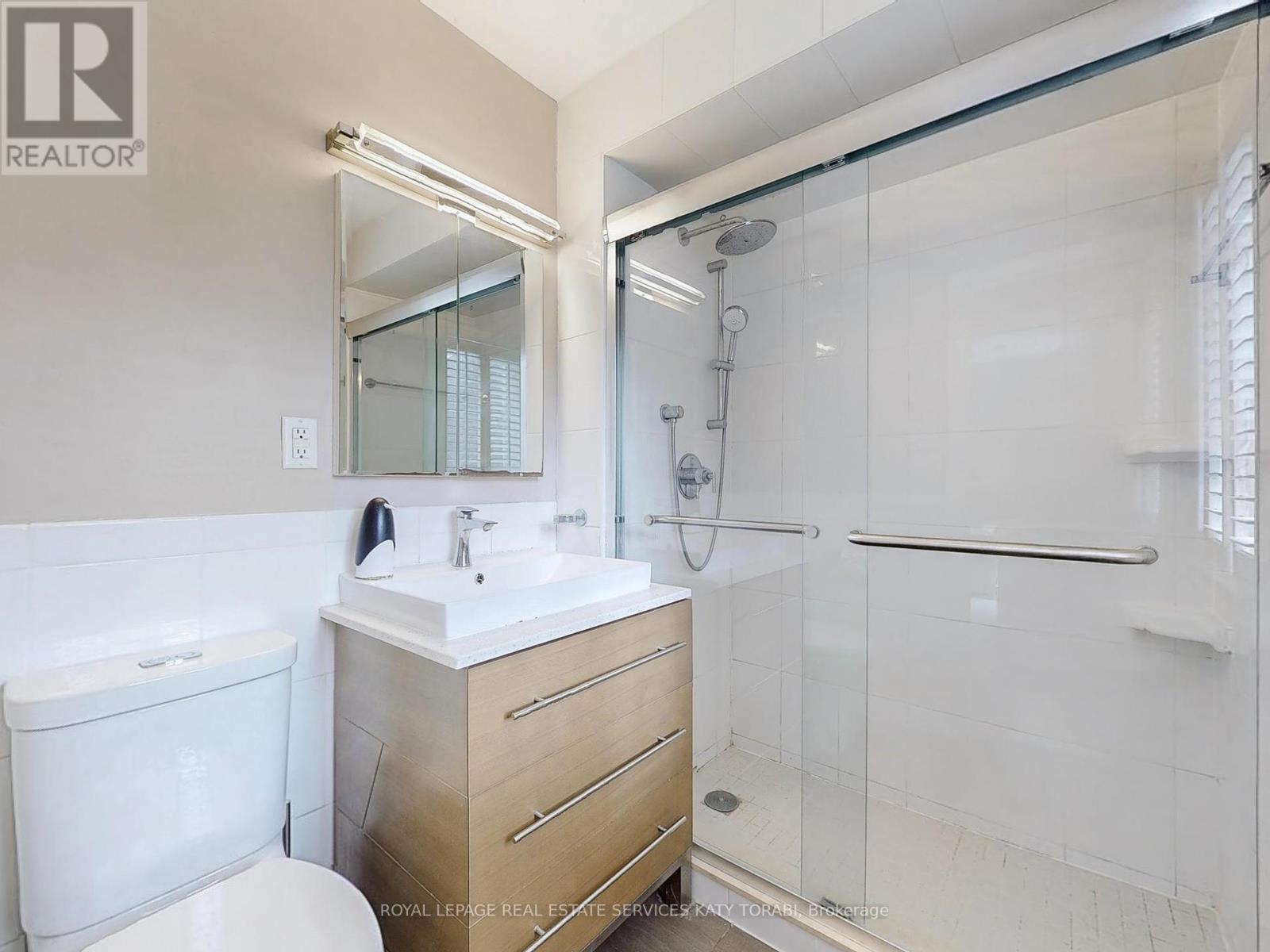 












31 SAINTFIELD AVENUE

,
Toronto,




Ontario
M3C2M7

