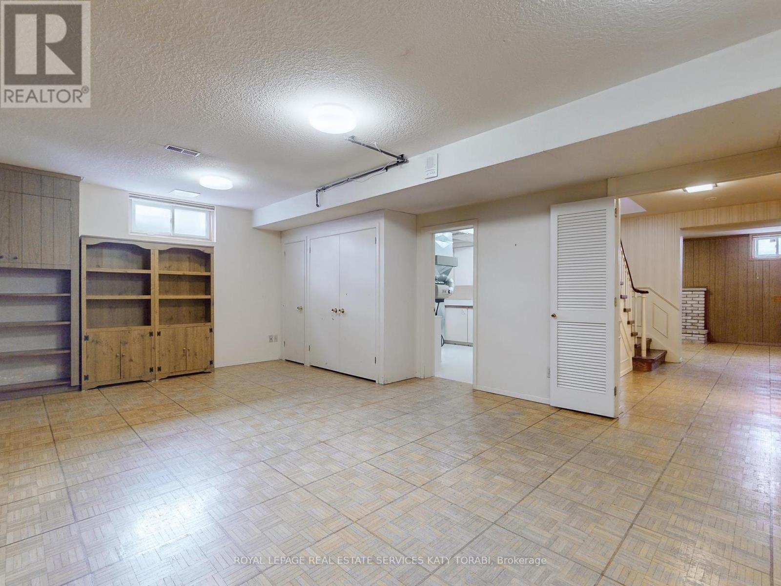 












31 SAINTFIELD AVENUE

,
Toronto,




Ontario
M3C2M7

