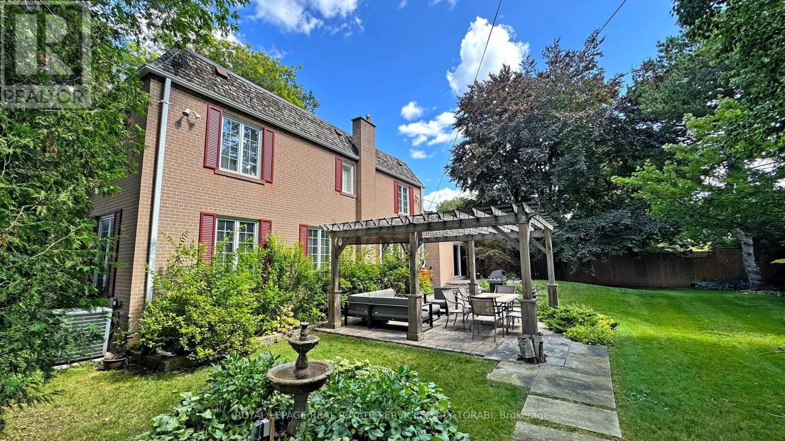 












31 SAINTFIELD AVENUE

,
Toronto,




Ontario
M3C2M7

