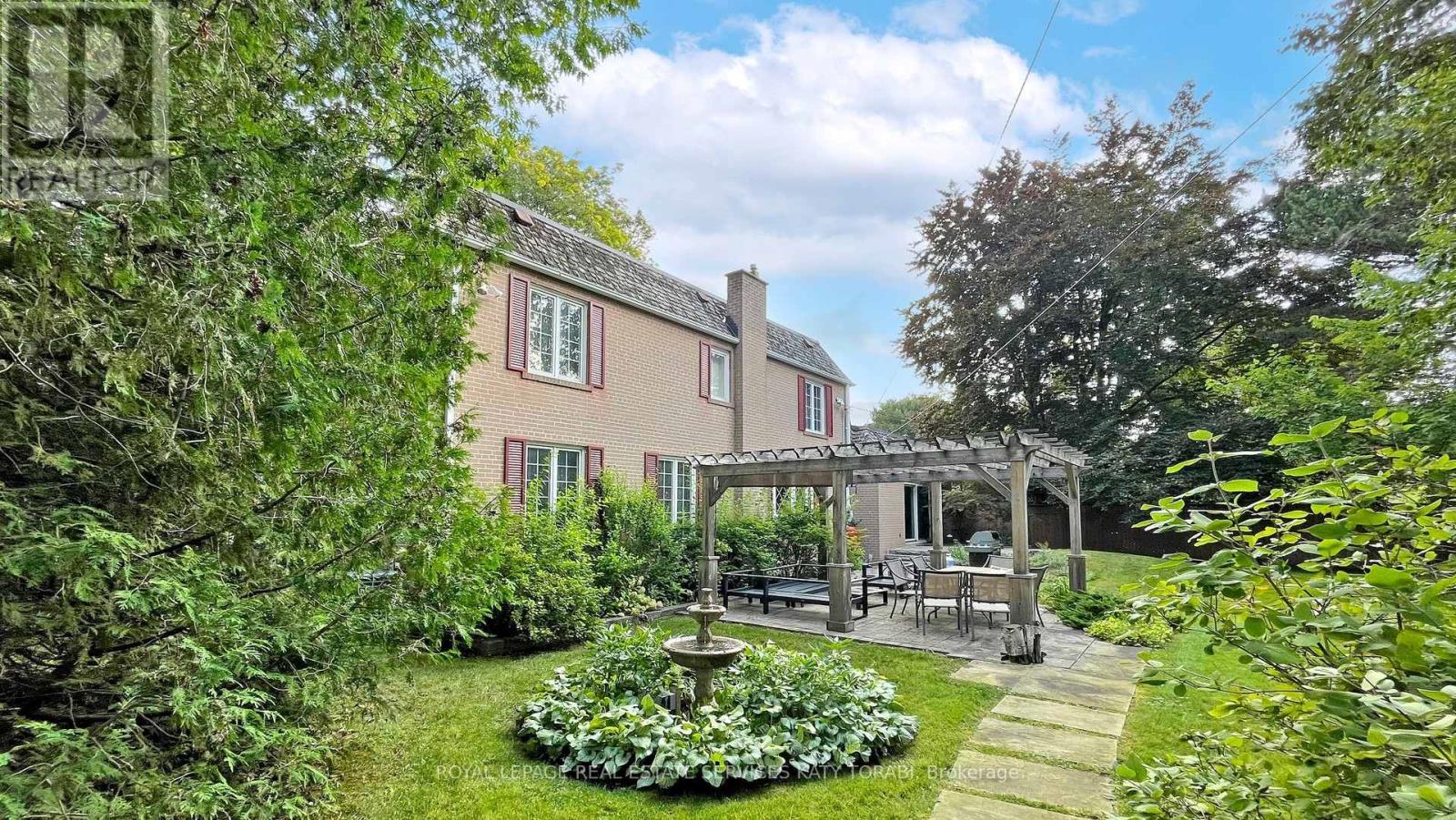 












31 SAINTFIELD AVENUE

,
Toronto,




Ontario
M3C2M7

