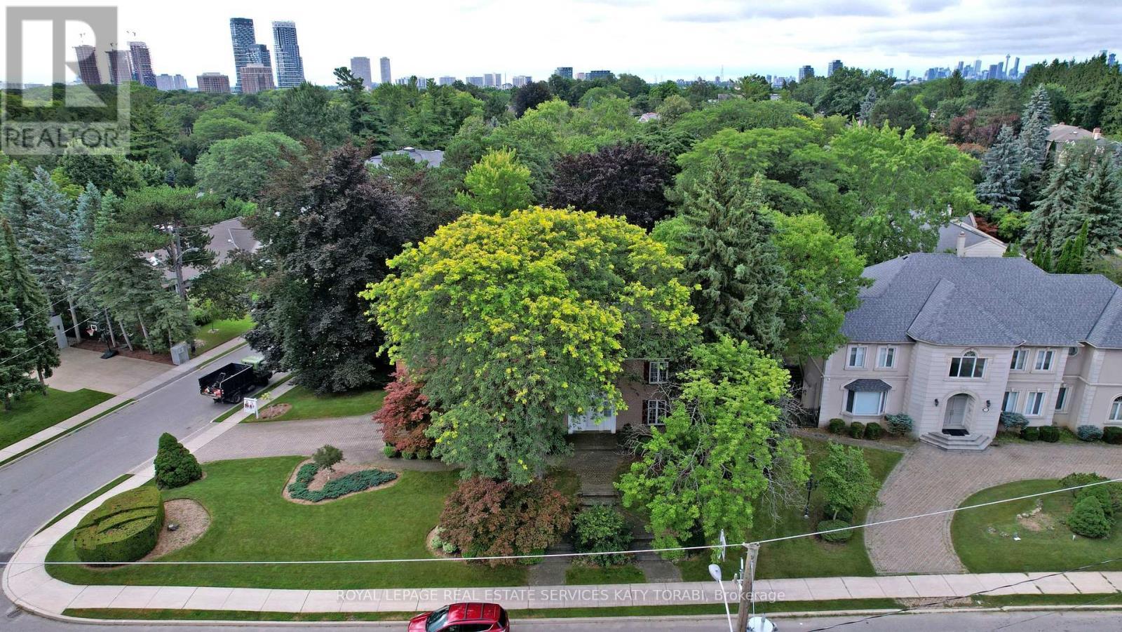 












31 SAINTFIELD AVENUE

,
Toronto,




Ontario
M3C2M7

