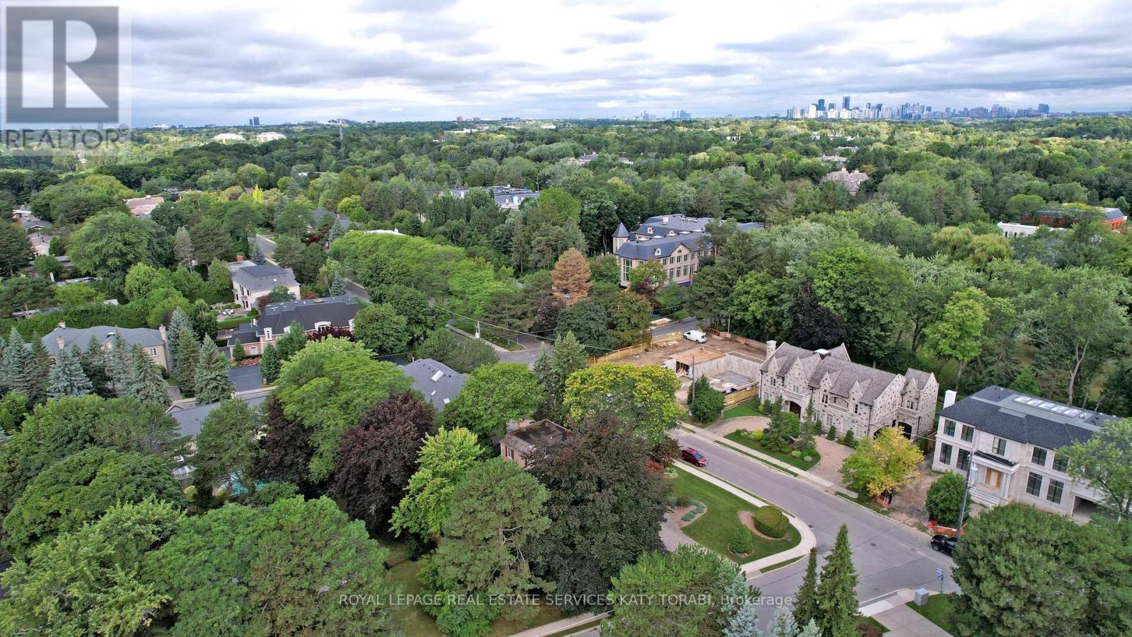 












31 SAINTFIELD AVENUE

,
Toronto,




Ontario
M3C2M7

