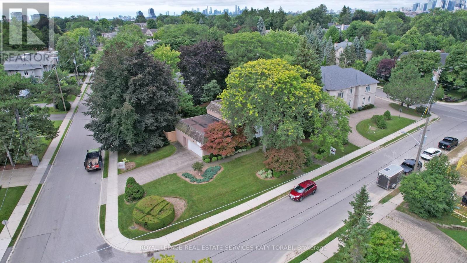 












31 SAINTFIELD AVENUE

,
Toronto,




Ontario
M3C2M7

