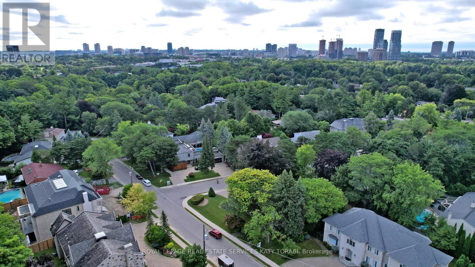 












31 SAINTFIELD AVENUE

,
Toronto,




Ontario
M3C2M7

