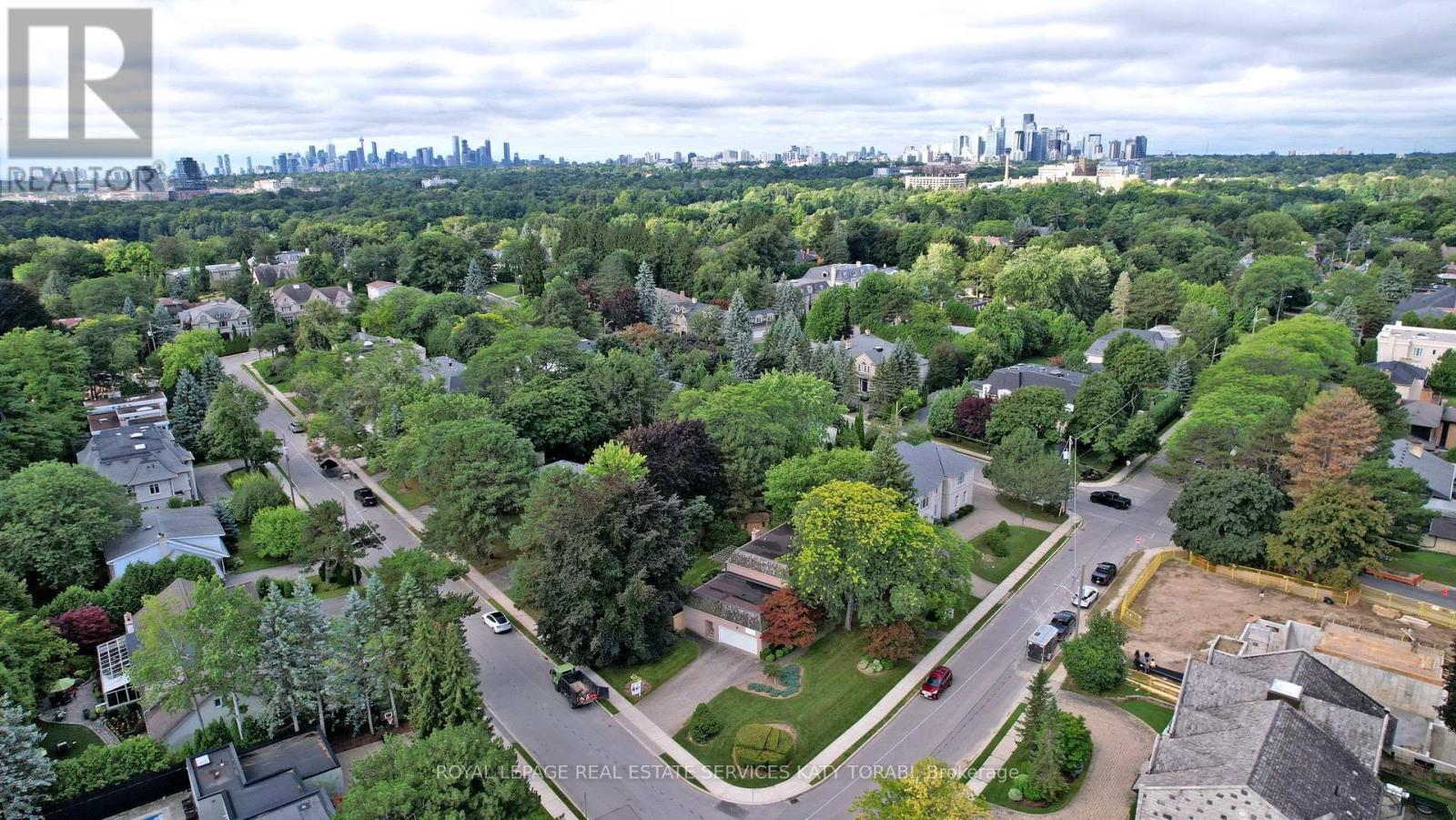 












31 SAINTFIELD AVENUE

,
Toronto,




Ontario
M3C2M7

