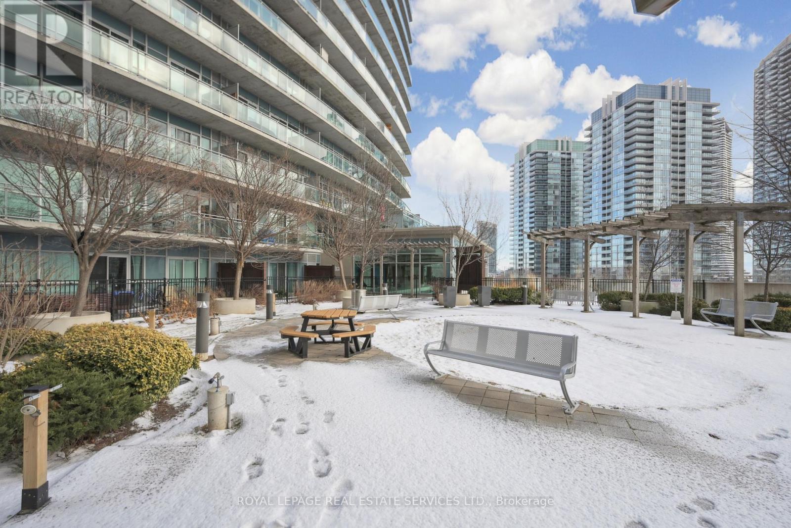 












923 - 165 LEGION ROAD N

,
Toronto,




Ontario
M8Y0B3


