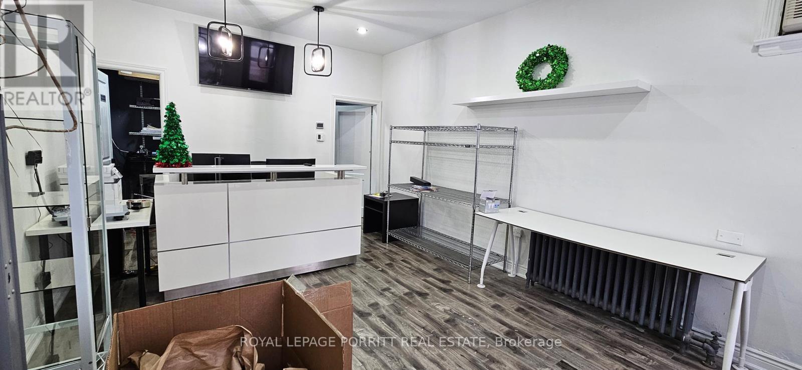 












STORE - 333 SILVERTHORN AVENUE

,
Toronto,




Ontario
M6N3K5

