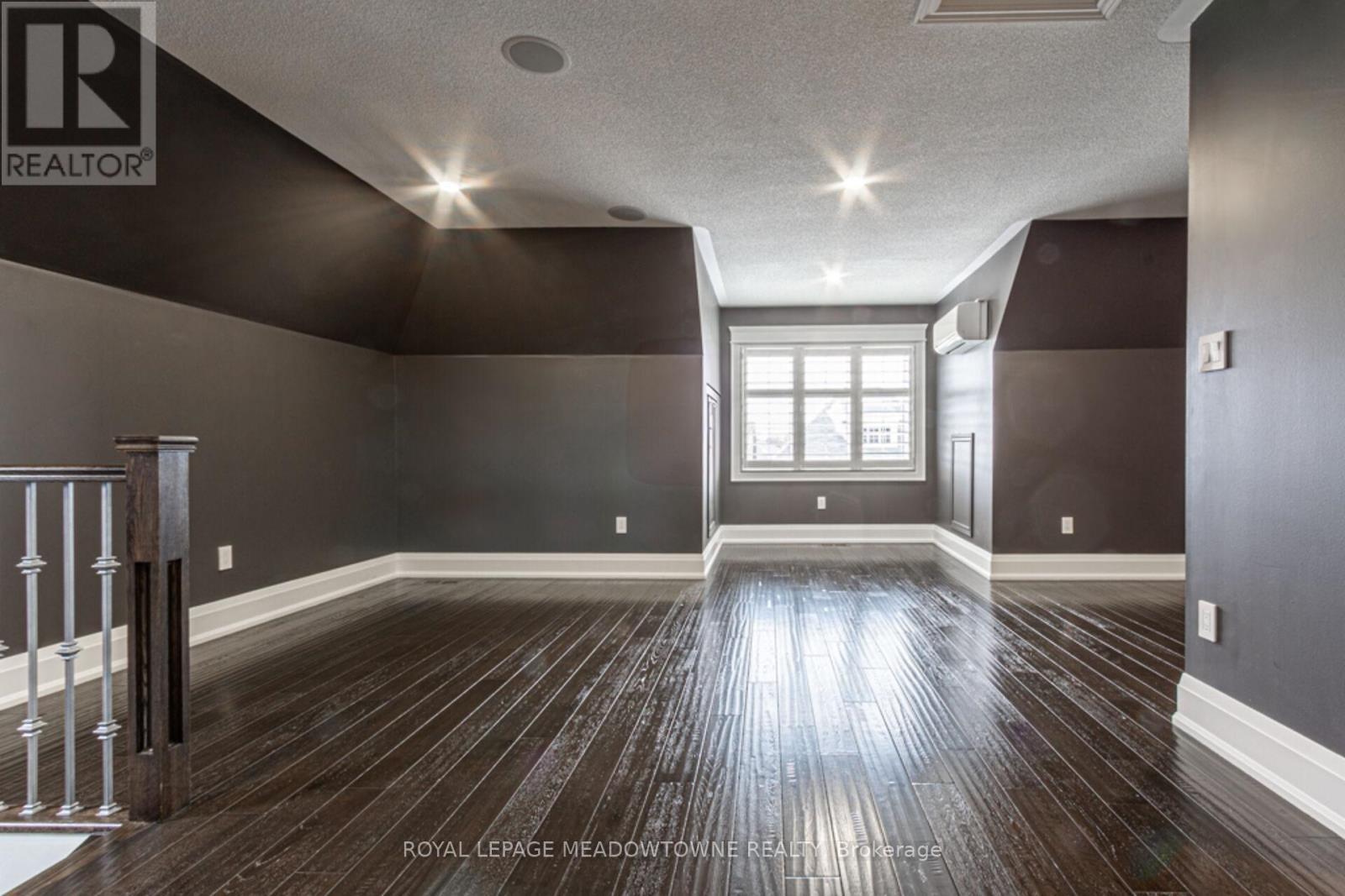












729 WETTLAUFER TERRACE

,
Milton,




Ontario
L9T8M8


