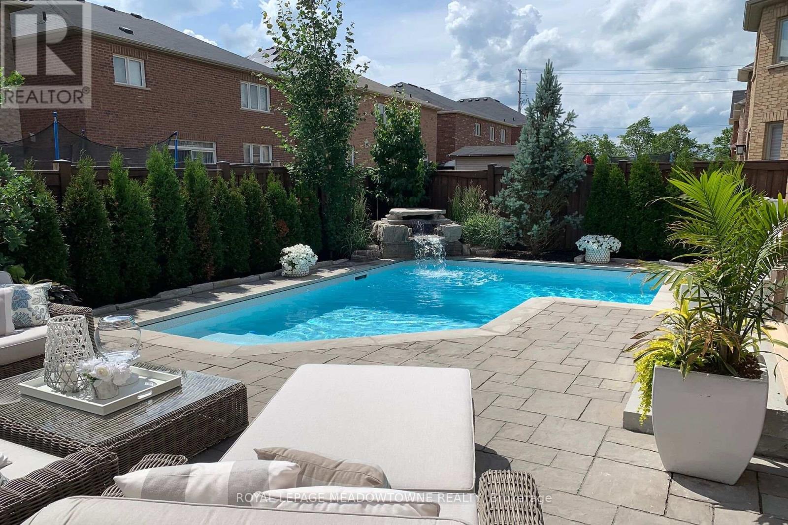 












729 WETTLAUFER TERRACE

,
Milton,




Ontario
L9T8M8

