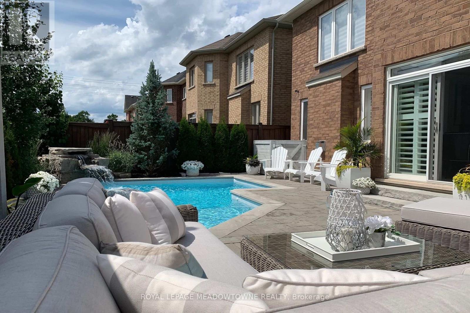 












729 WETTLAUFER TERRACE

,
Milton,




Ontario
L9T8M8

